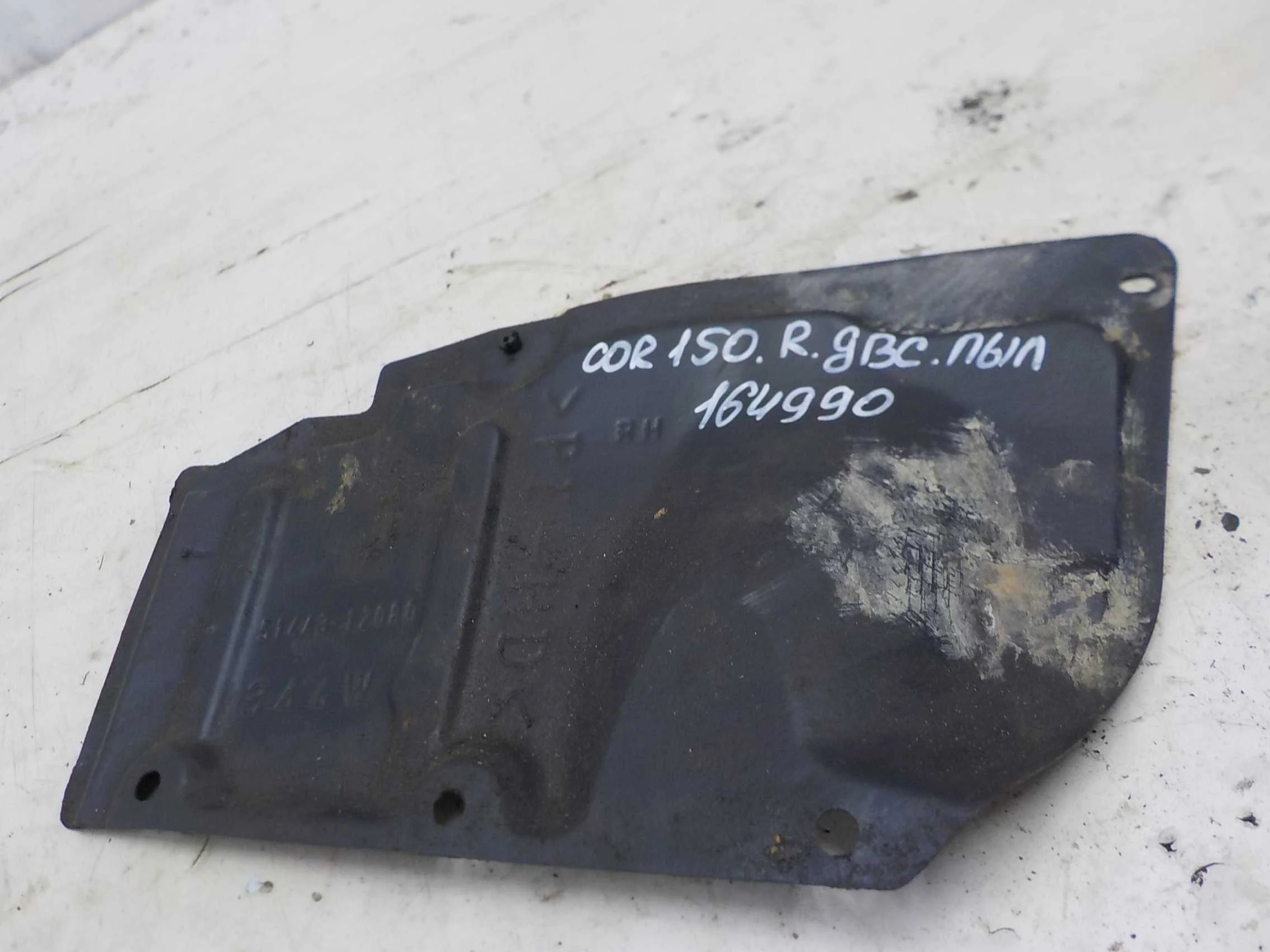 пыльник двс Toyota Auris E150 (2006—2010)  Право