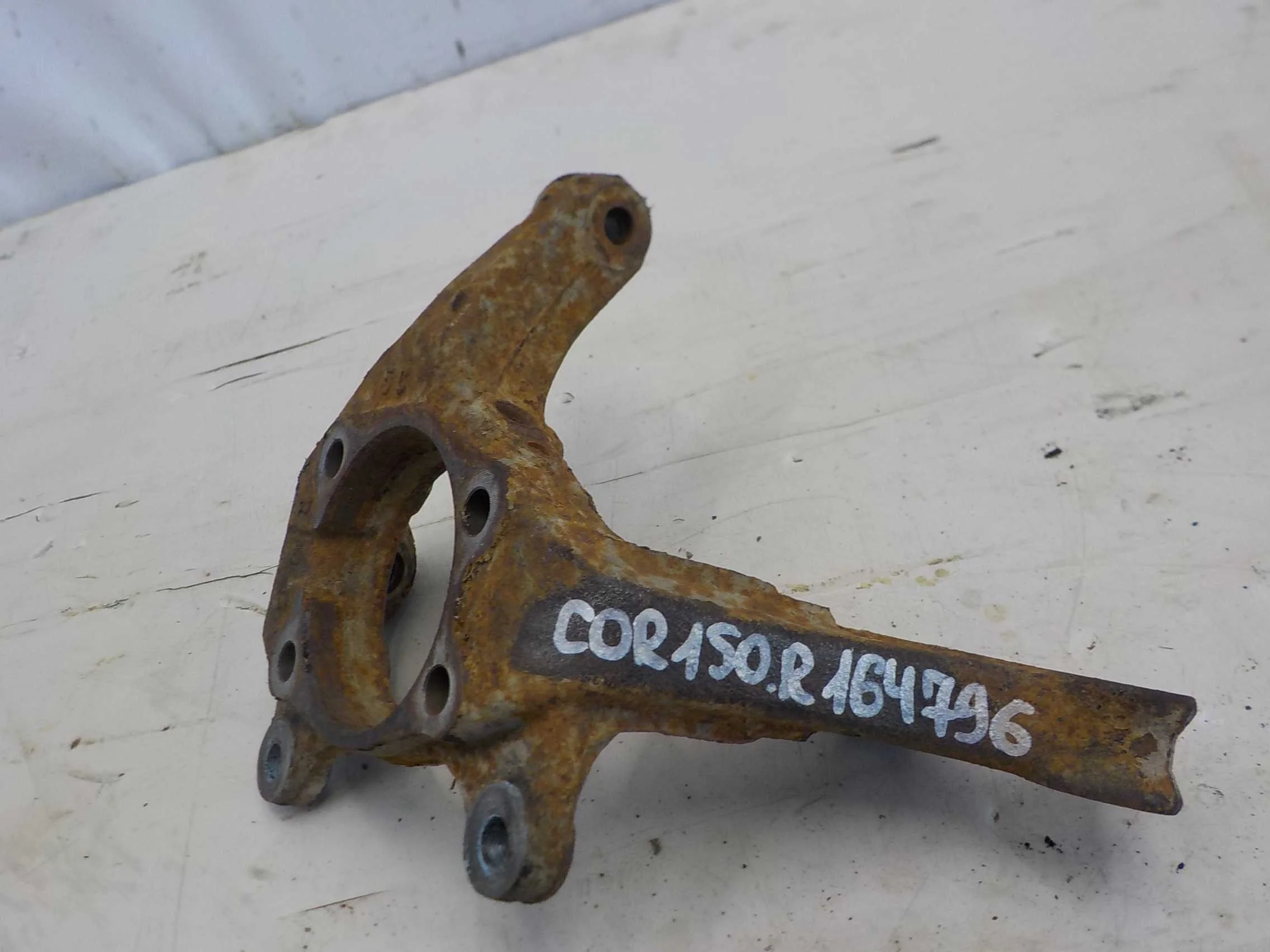 кулак поворотный Toyota Auris E150 (2006—2010) Перед Право