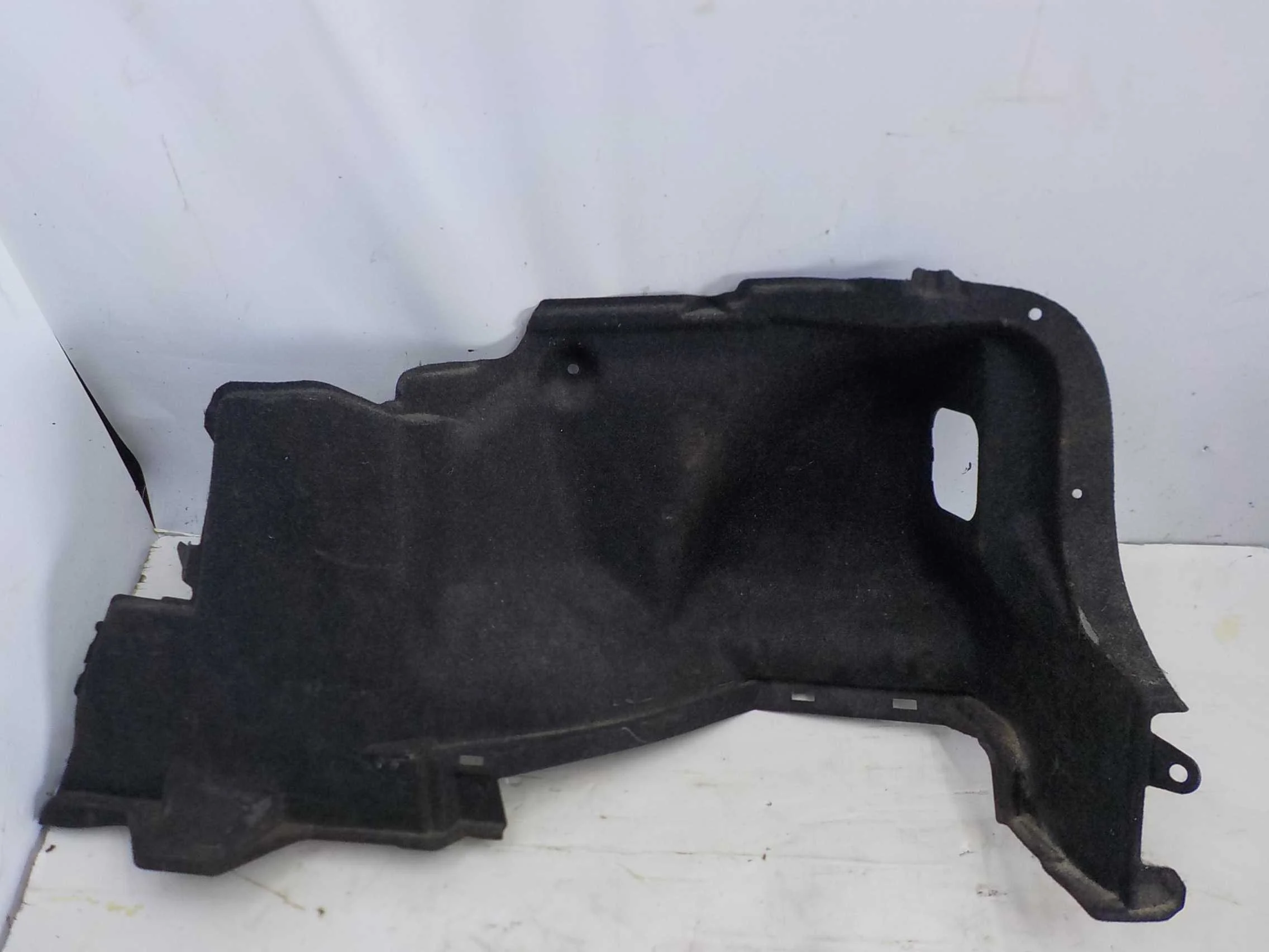 Обшивка багажника Toyota Corolla X (2006—2010)  Право