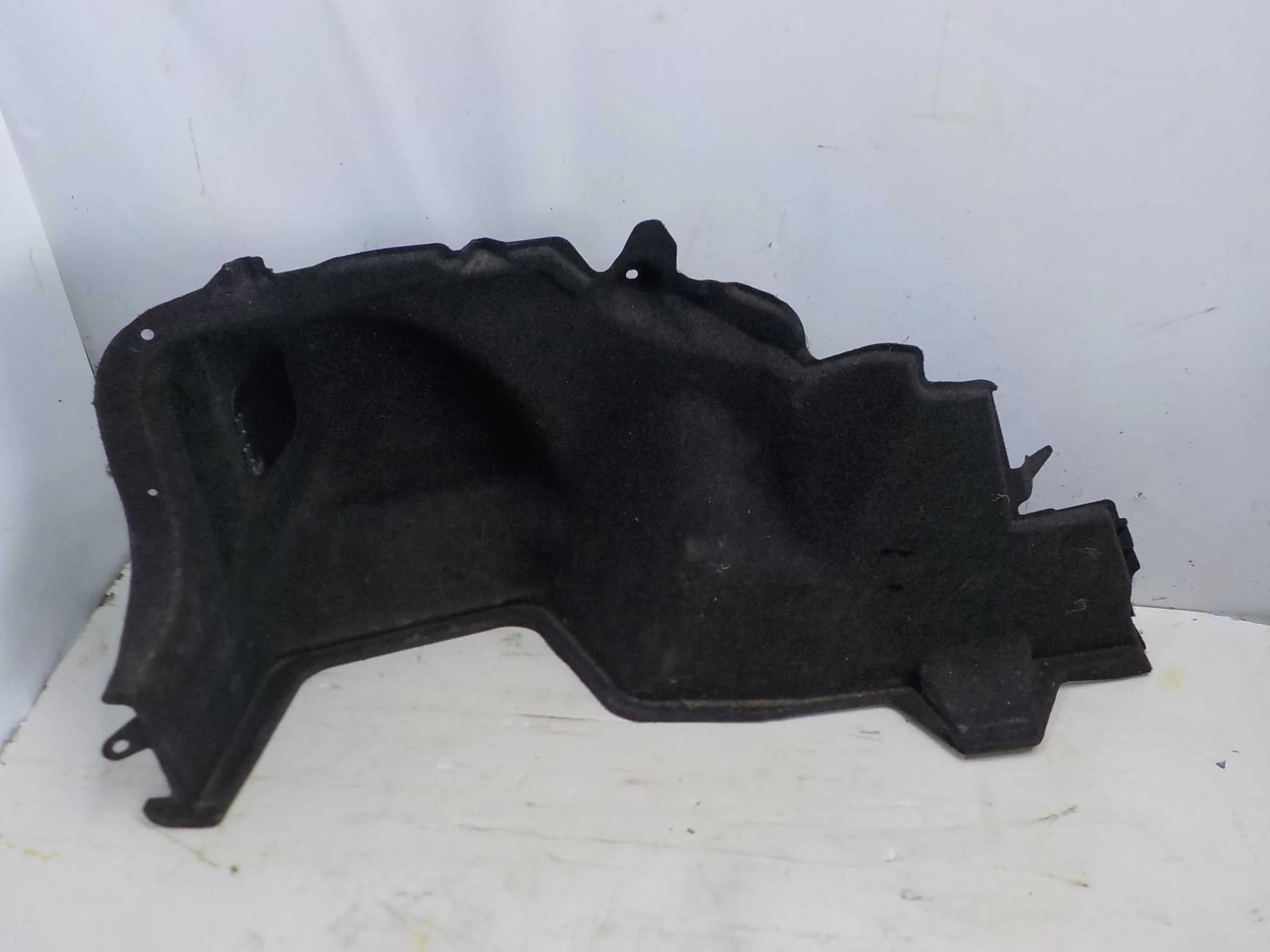 Обшивка багажника Toyota Corolla X (2006—2010)  Лево