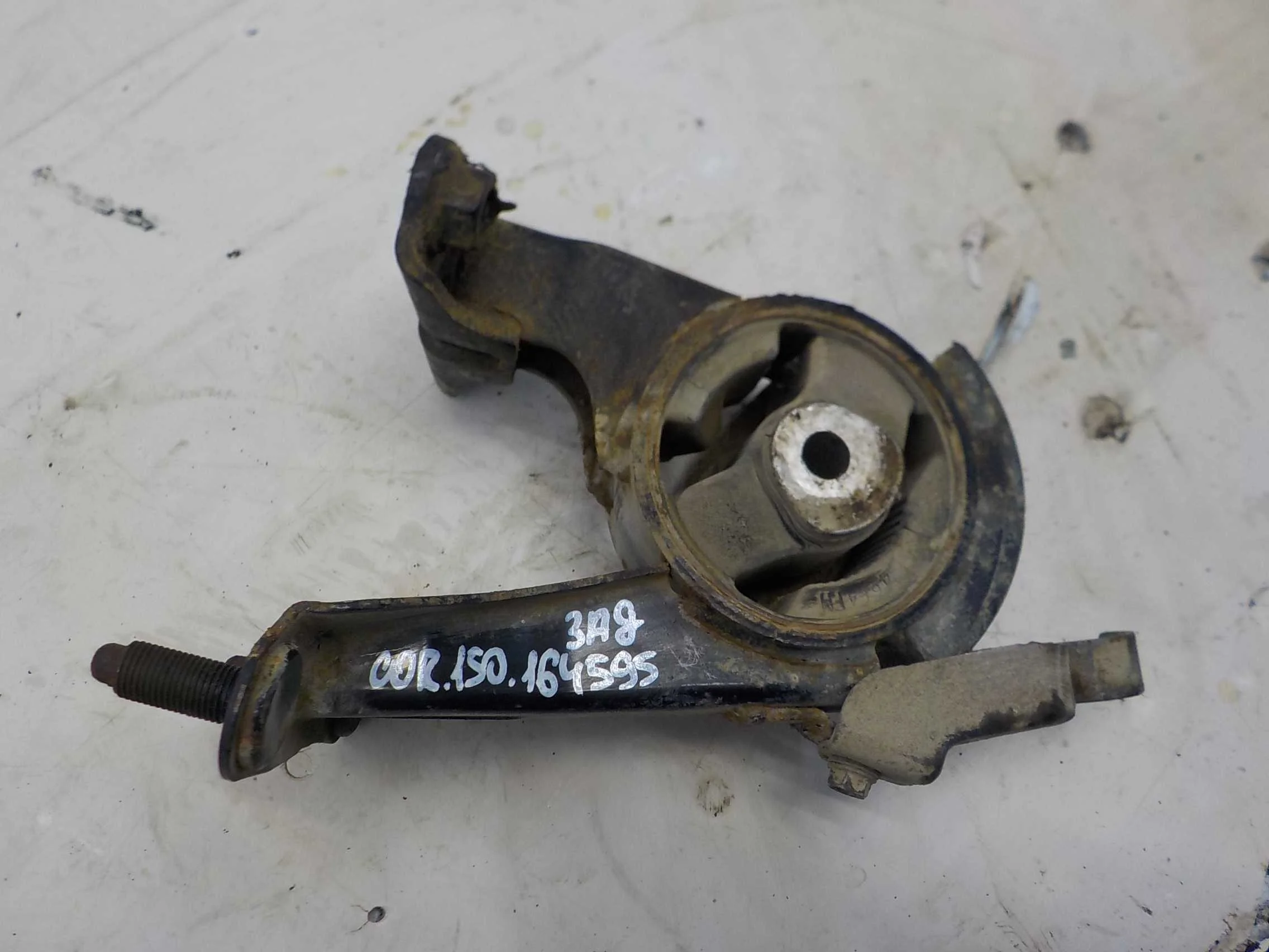 Опора двигателя Toyota Auris E150 (2006—2010) Зад