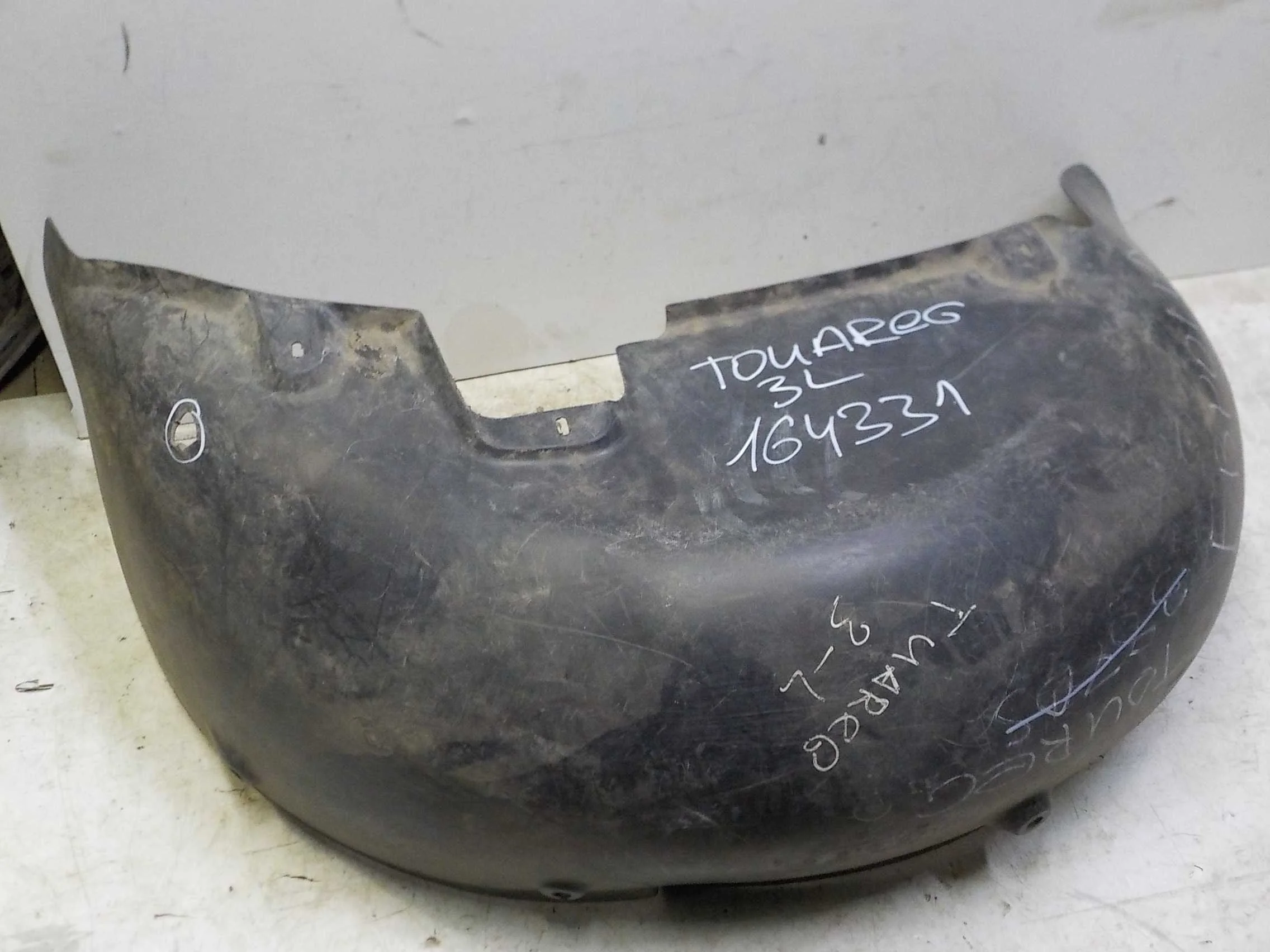 Подкрылок Volkswagen Touareg I рестайлинг (2006—2010) Зад Лево