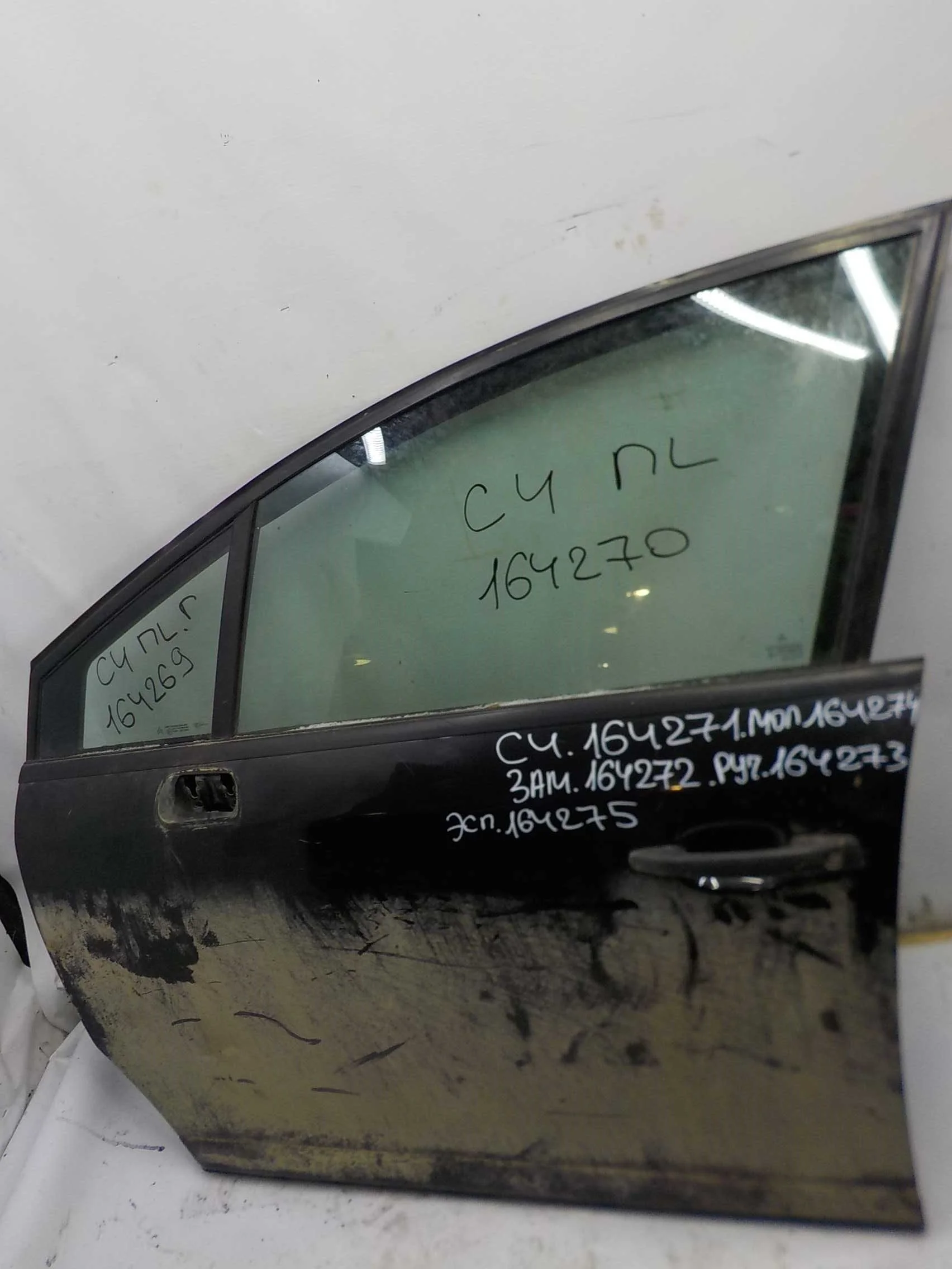 стекло Citroen C4 I (2004—2014) Перед Лево