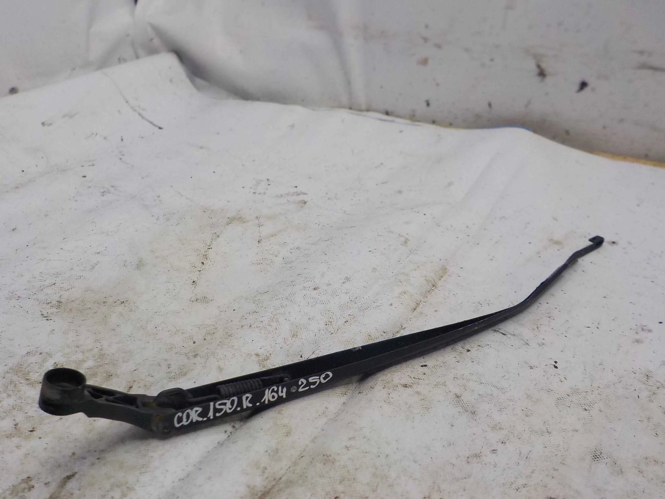 Поводок стеклоочистителя Toyota Corolla X (2006—2010) Перед Право