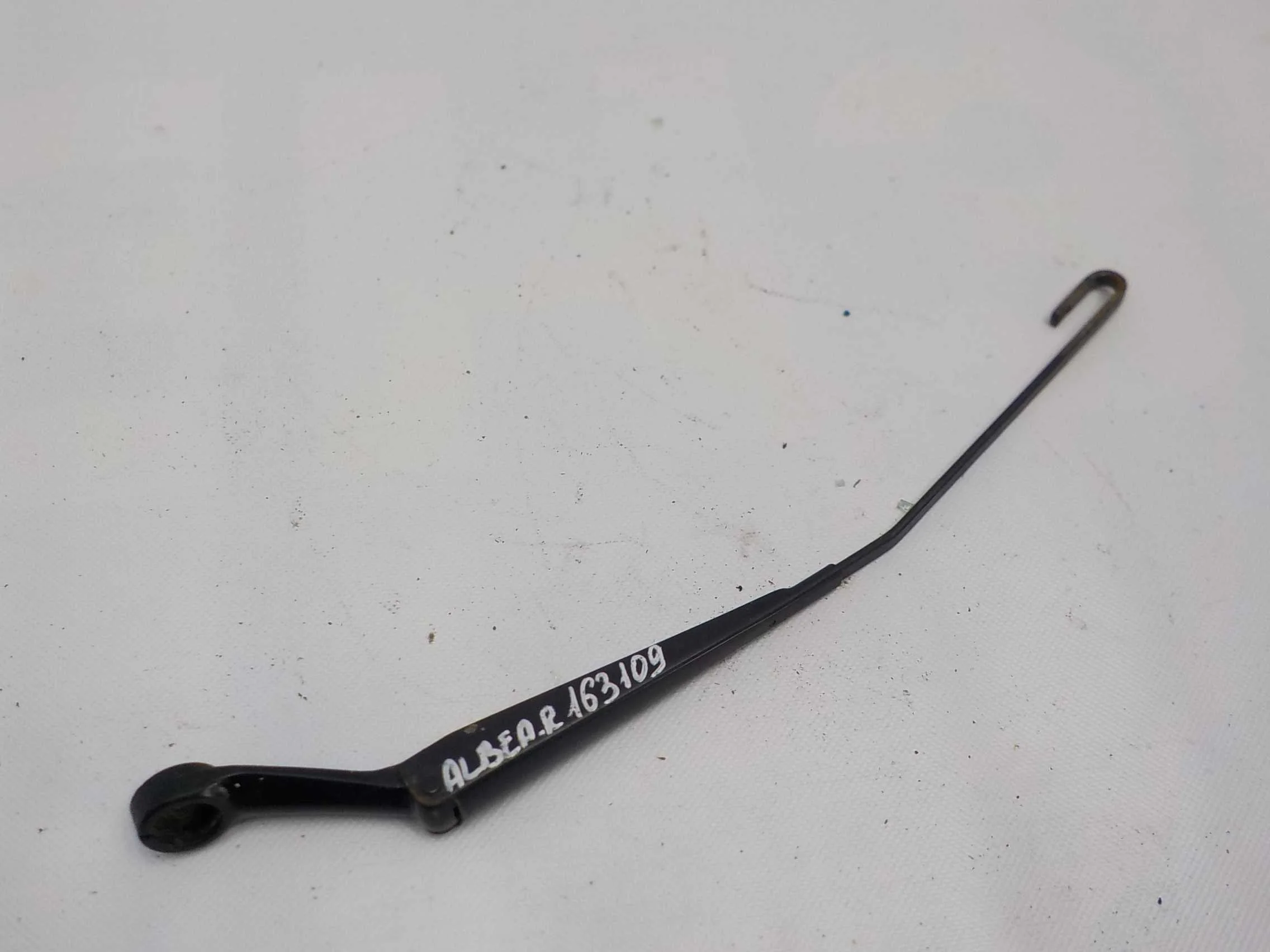 Поводок стеклоочистителя FIAT Albea I (2002—2005)  Право