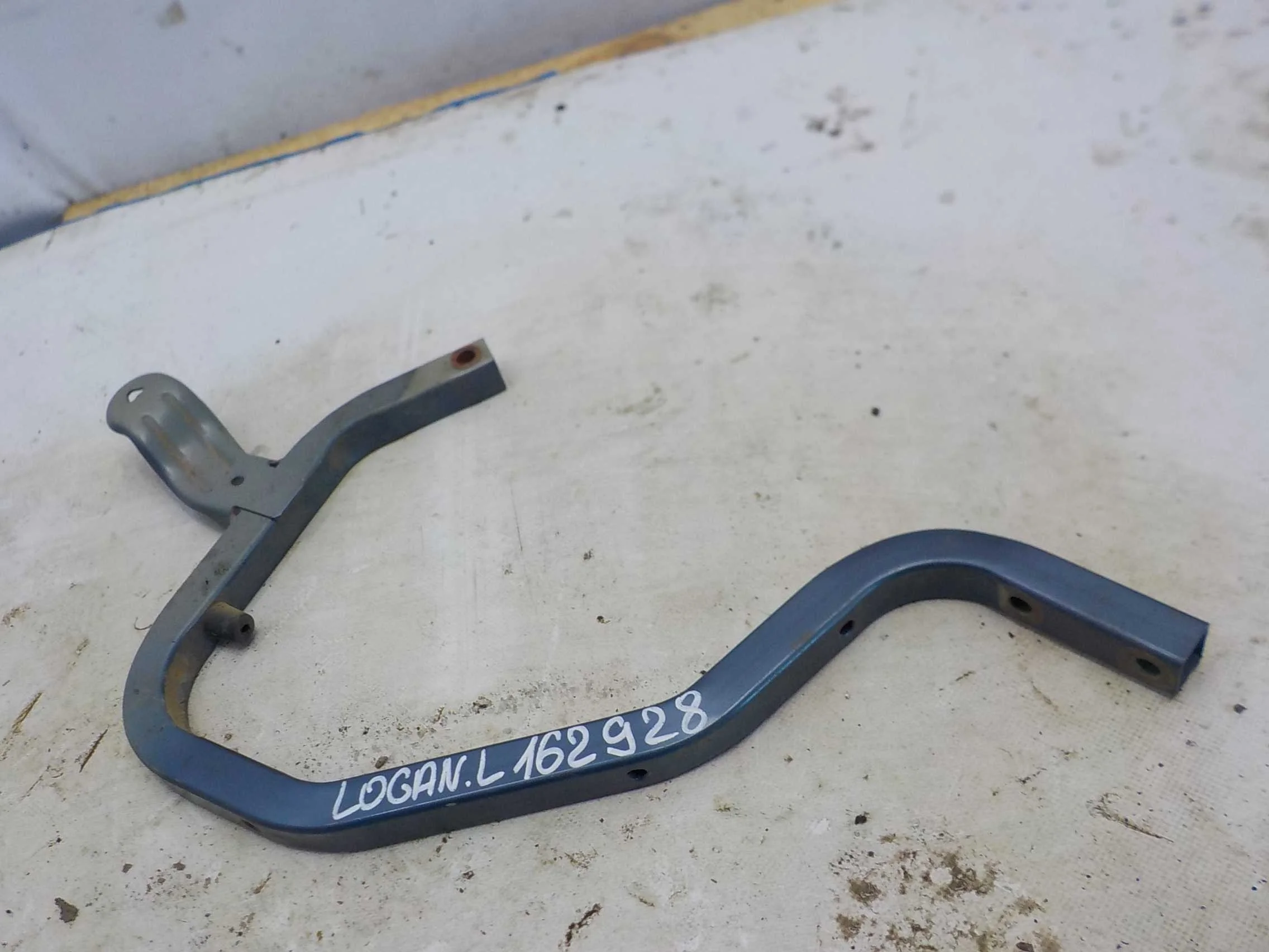 Петля крышки багажника Renault Logan II (2012—2018)  Лево
