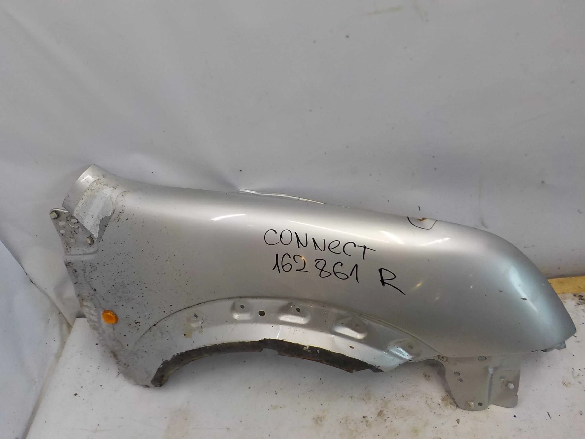 Крыло Ford Tourneo Connect I (2002—2009) Перед Право