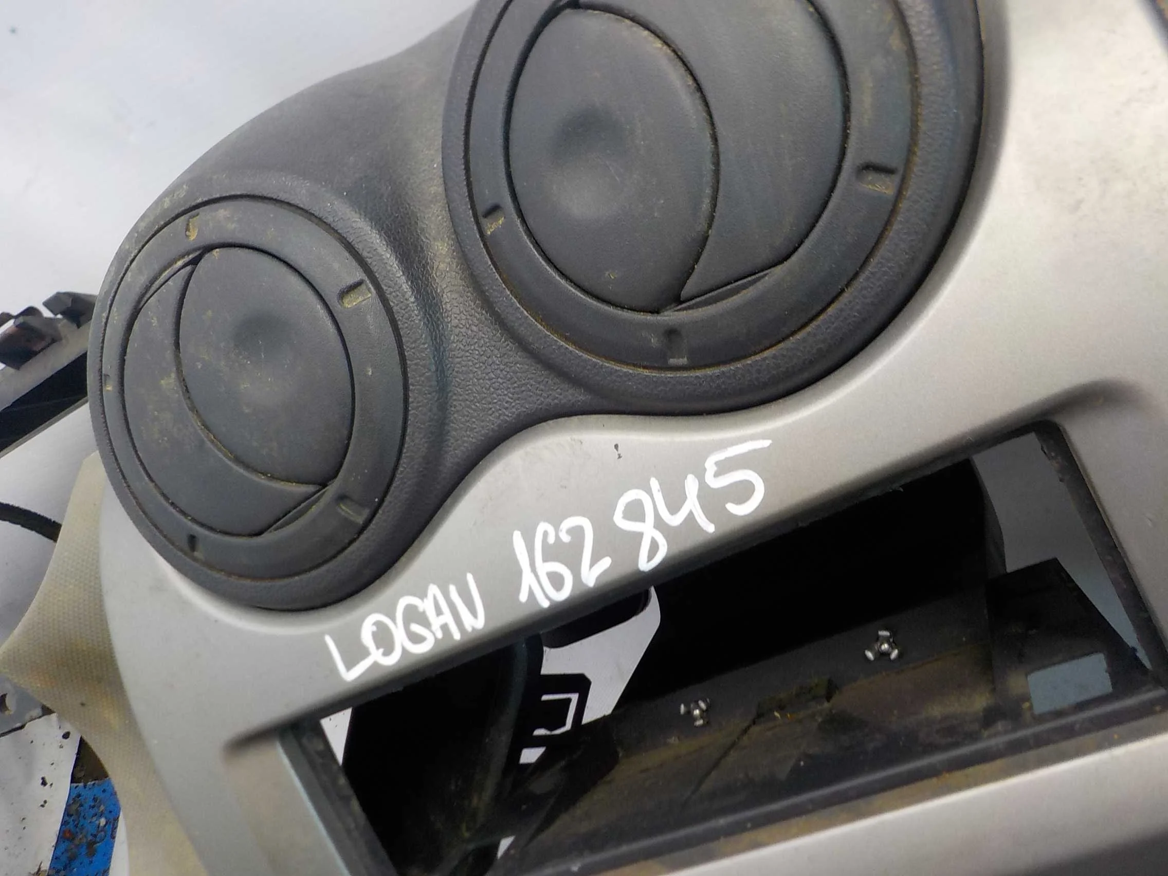 Торпедо Renault Logan I (2004—2009)