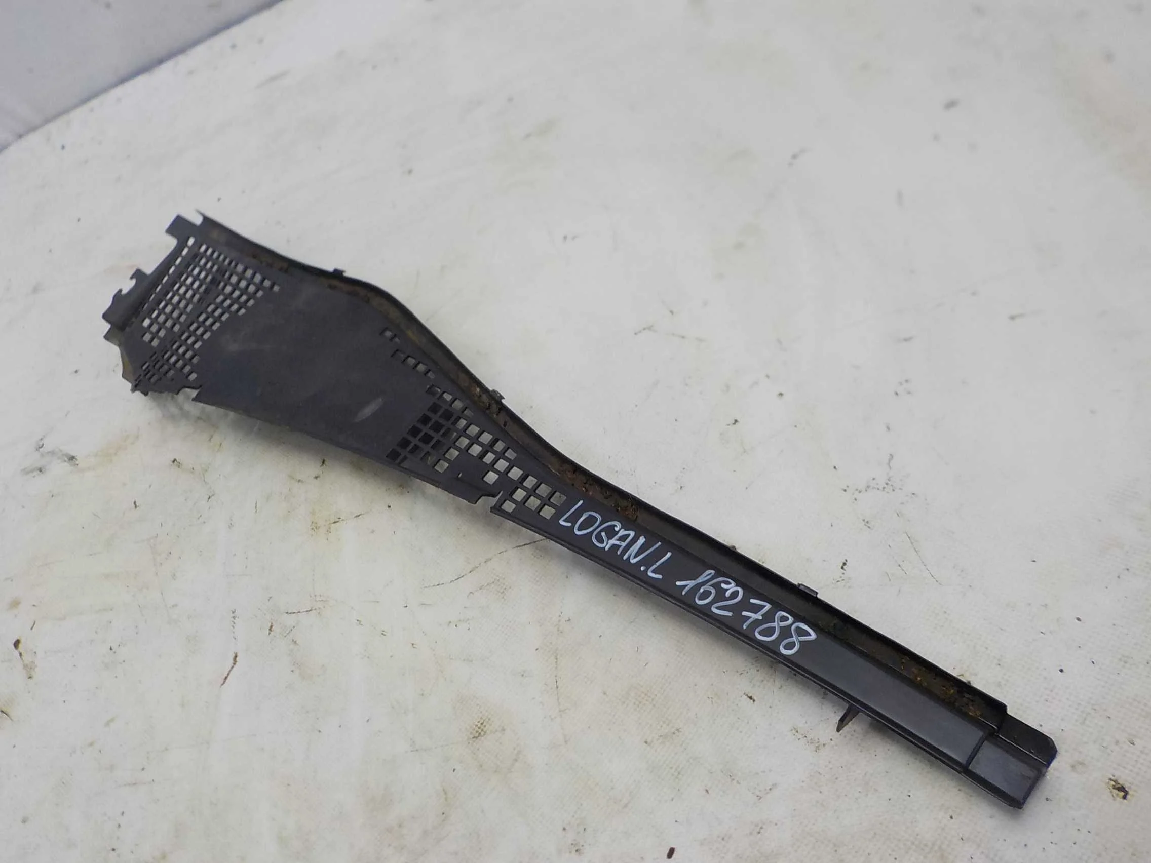 жабо Renault Logan I (2004—2009)  Лево