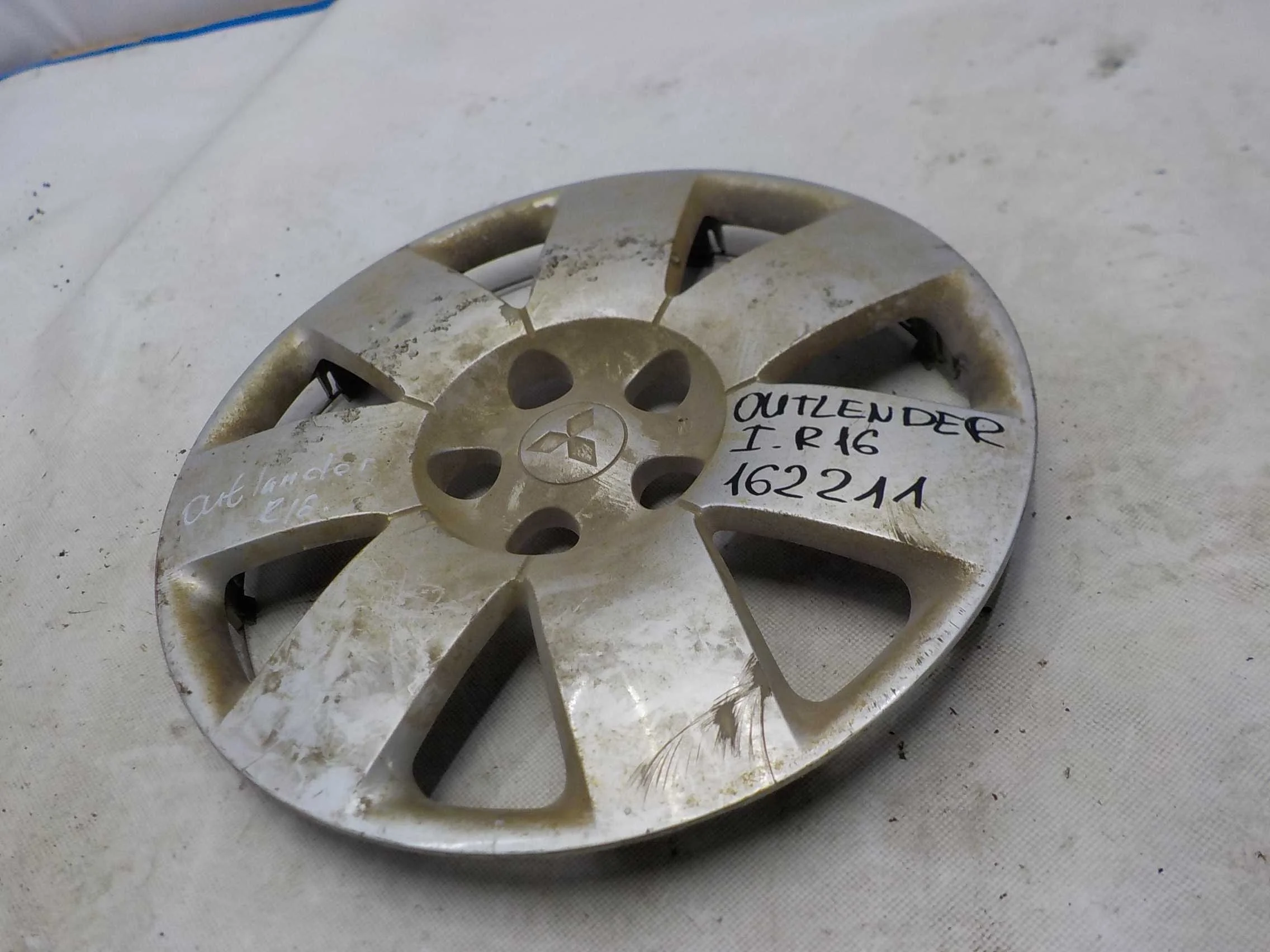 колпак Mitsubishi Outlander I (2002—2009)