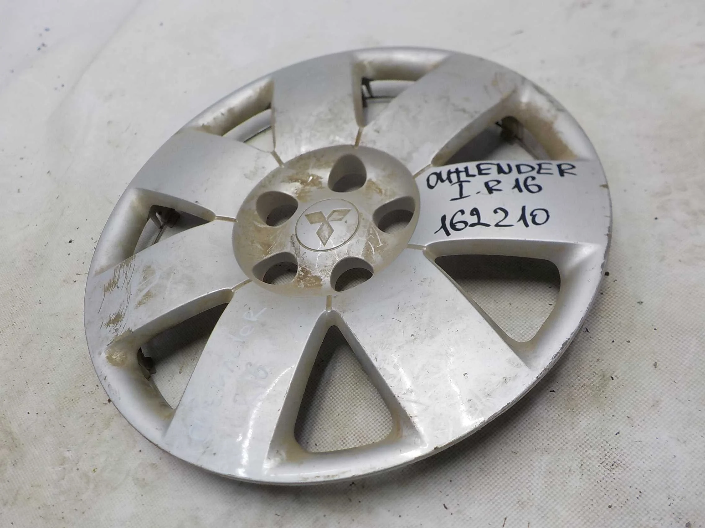 колпак Mitsubishi Outlander I (2002—2009)