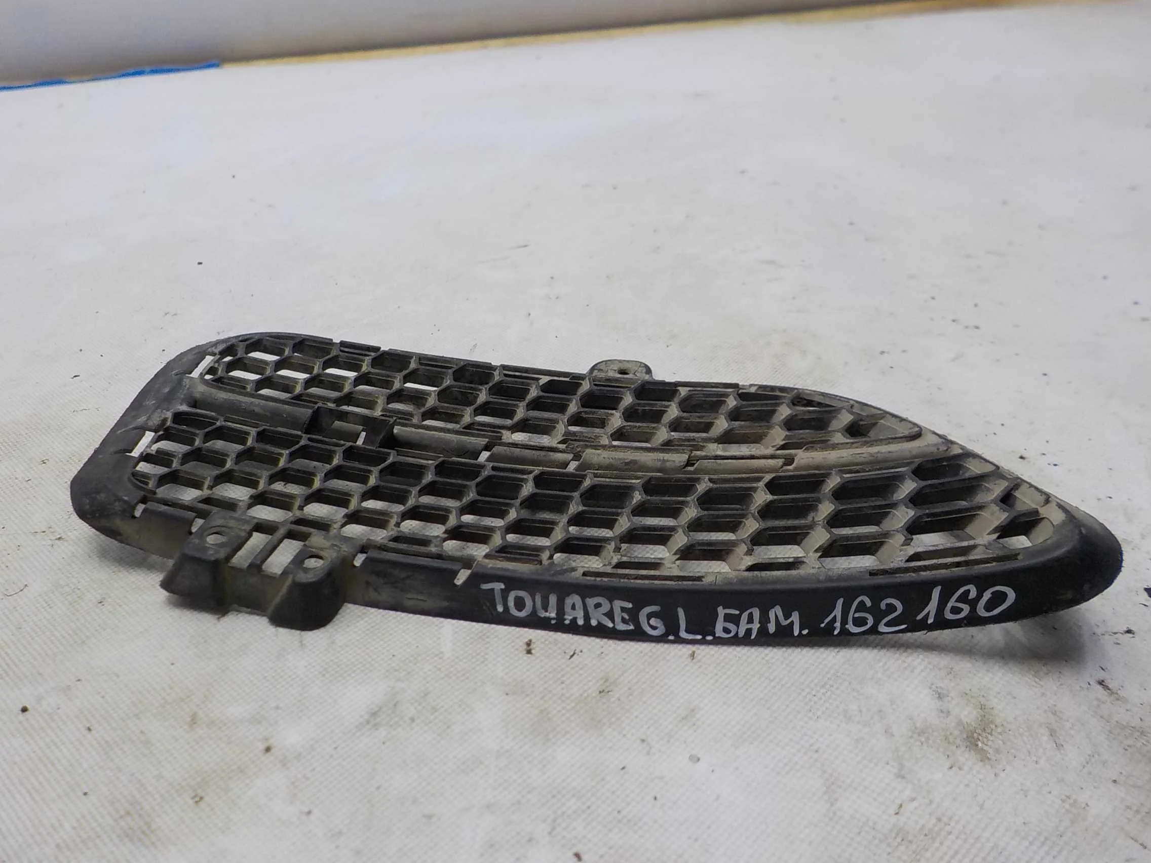 накладка на бампер Volkswagen Touareg I (2002—2006) Перед Лево