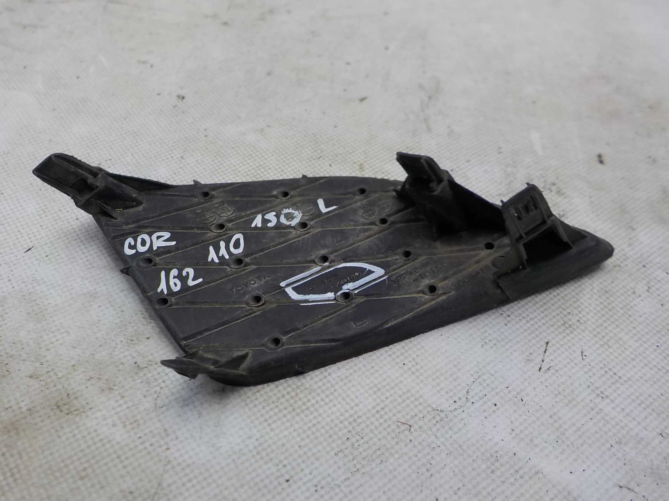 накладка на бампер Toyota Corolla X (2006—2010) Перед Лево