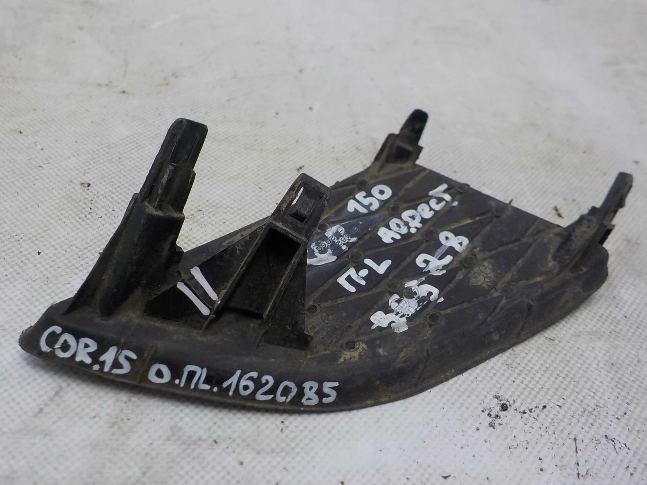 накладка на бампер Toyota Corolla X (2006—2010) Перед Лево