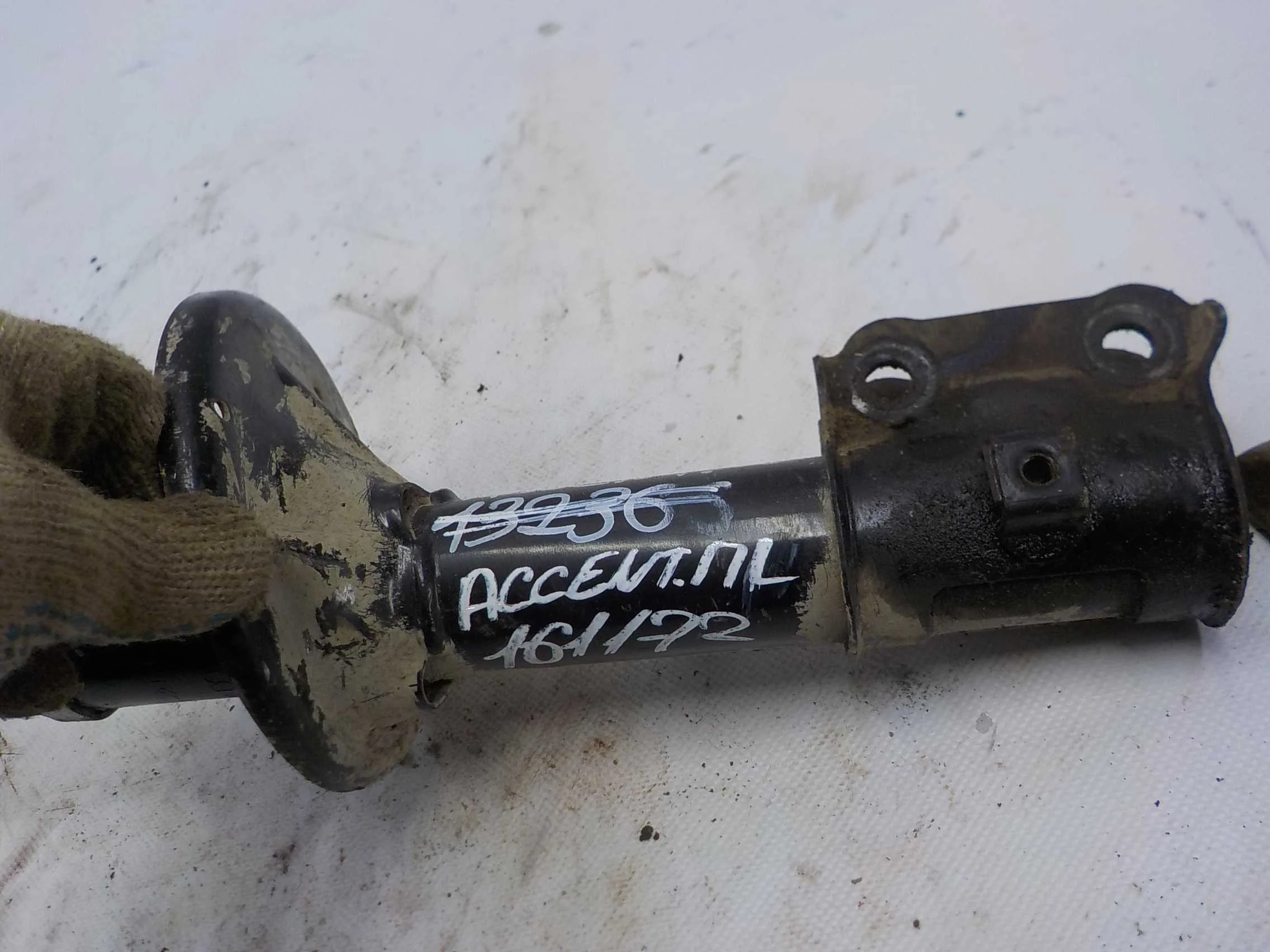 амортизатор Hyundai Accent II (1999—2012) Перед Лево