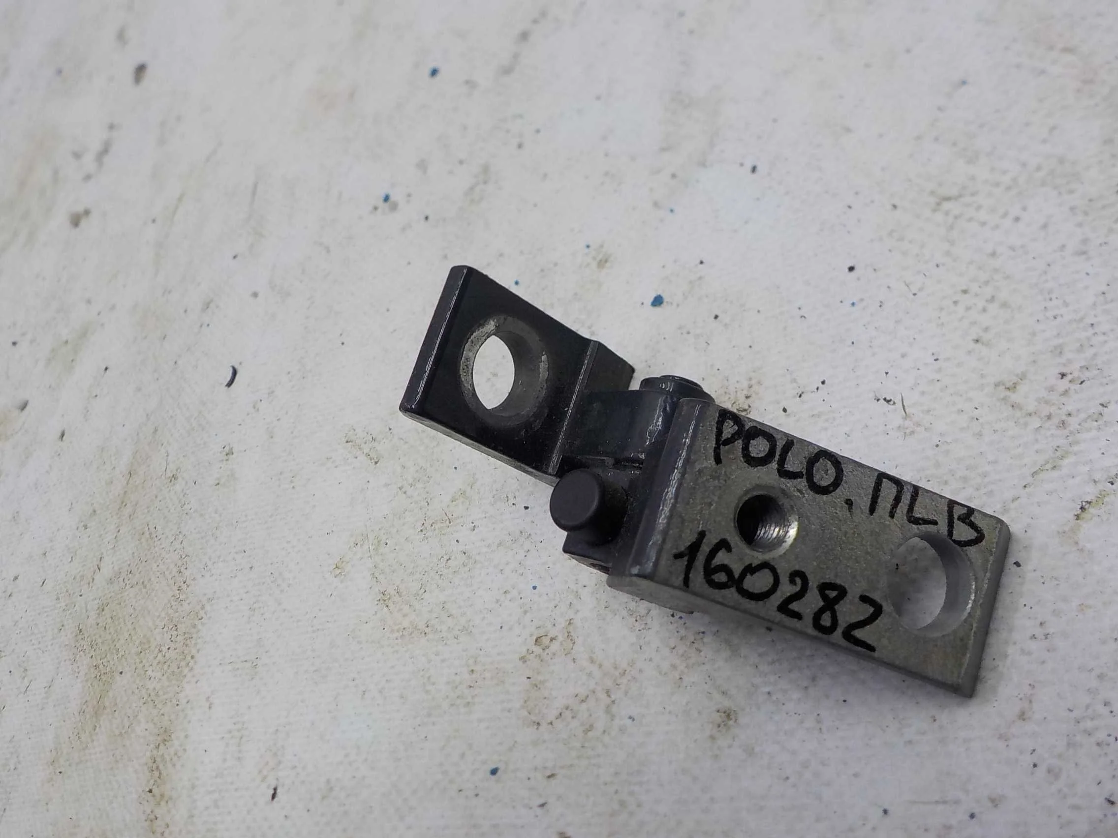 Петля двери Volkswagen Passat B7 (2010—2015) Перед Лево Верх