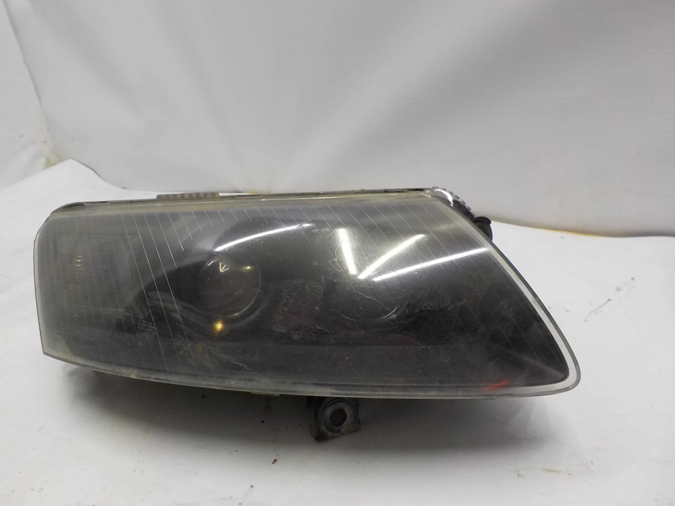 Фара Audi A6 C6 (2004—2008)  Право