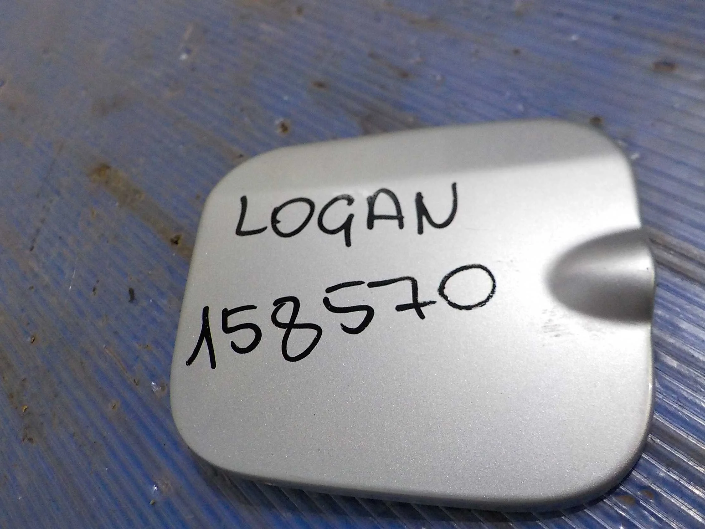 Лючок бензобака Renault Logan I (2004—2009)