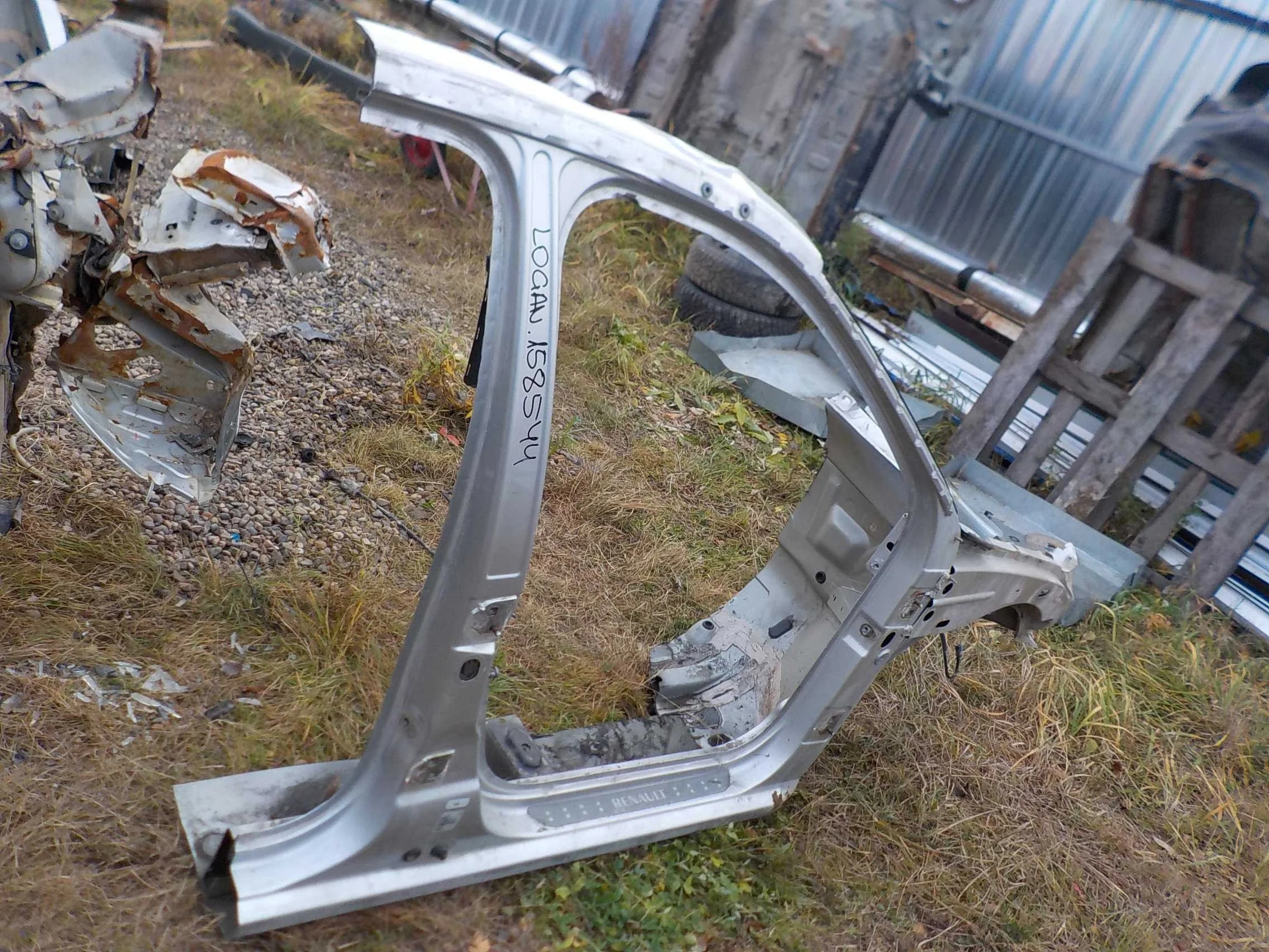 боковина кузова Renault Logan I (2004—2009)  Право