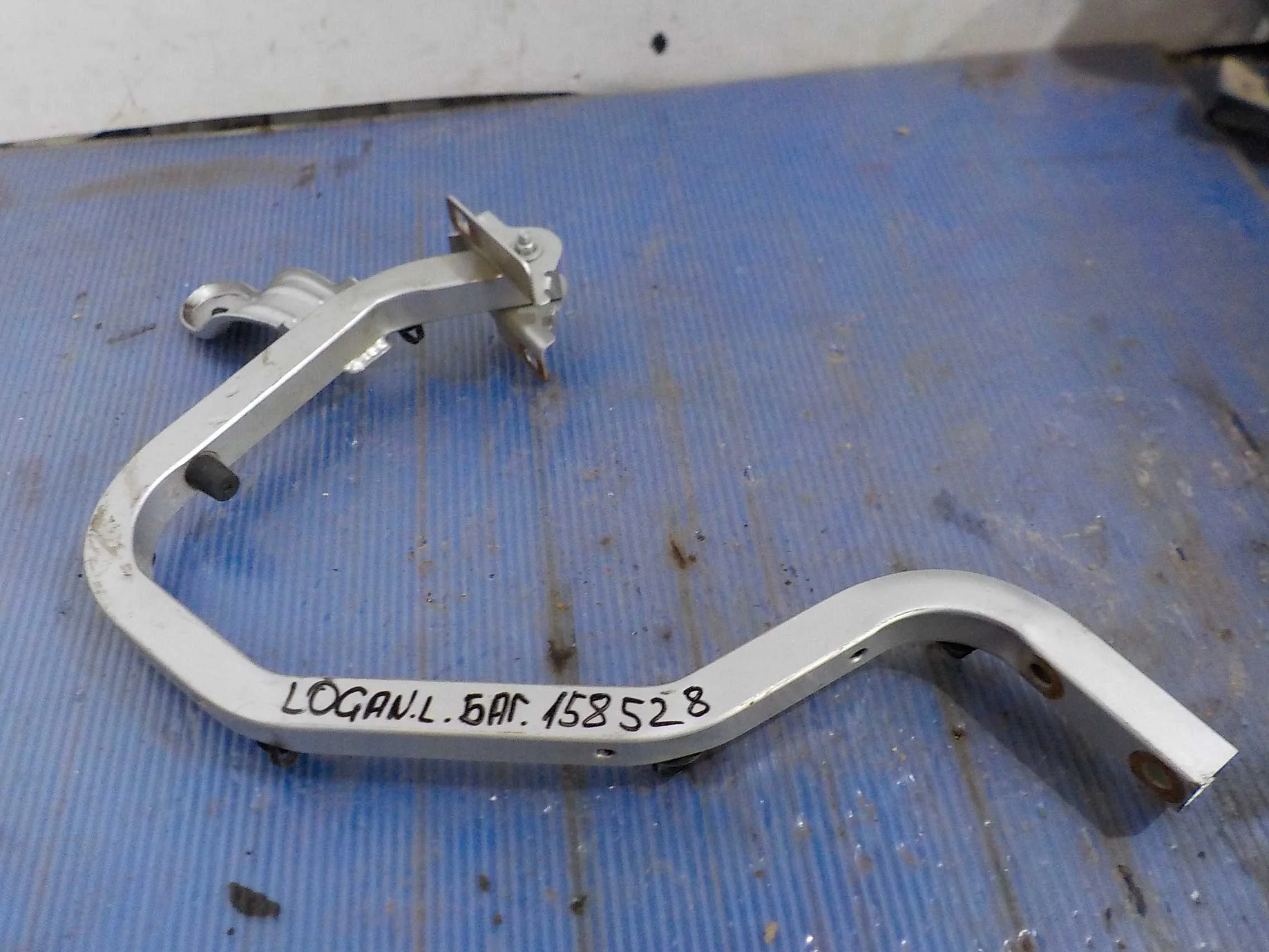 Петля крышки багажника Renault Logan II (2012—2018)  Лево