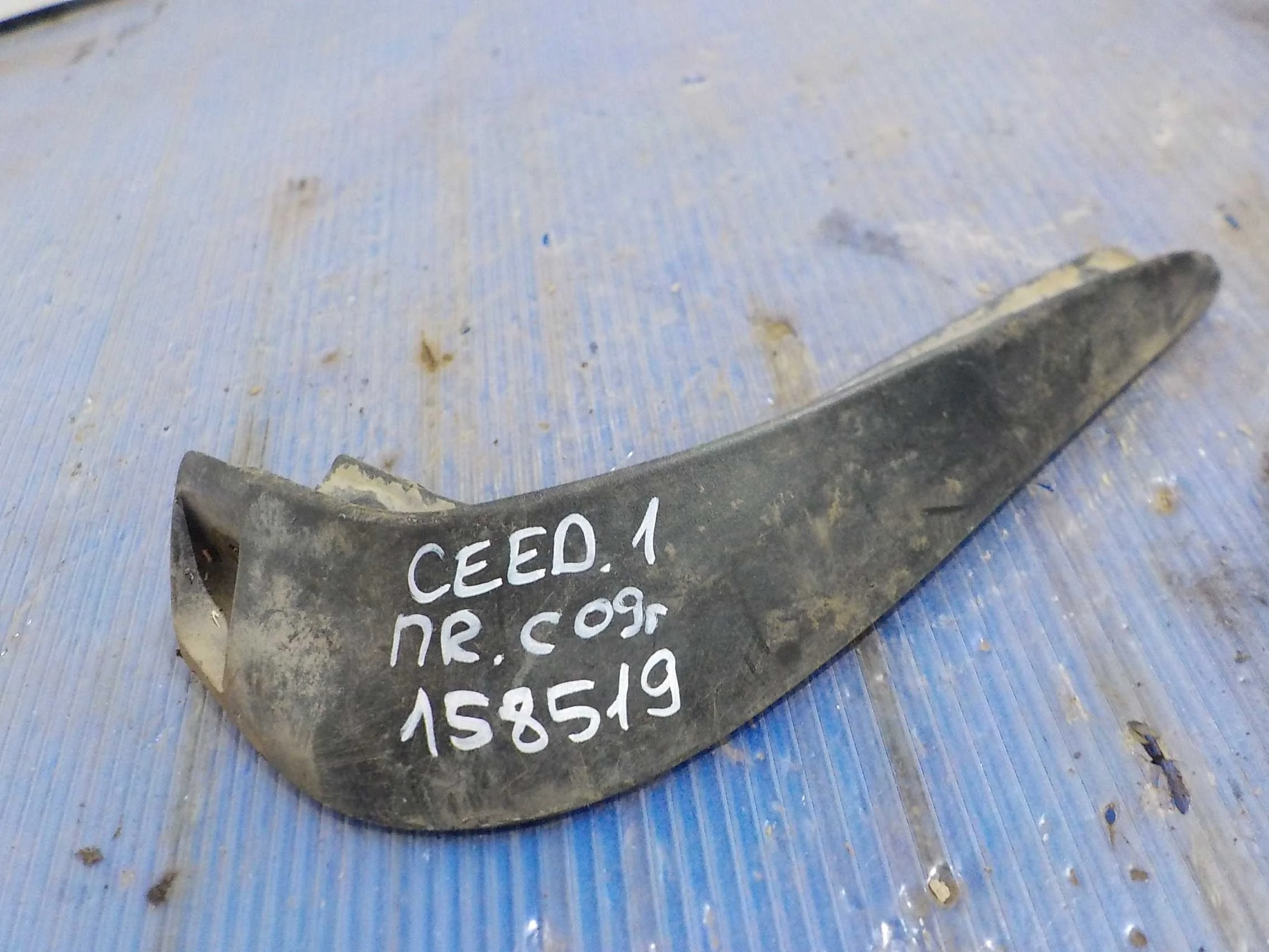 Брызговик Kia Ceed ED (2006—2010) Перед Право