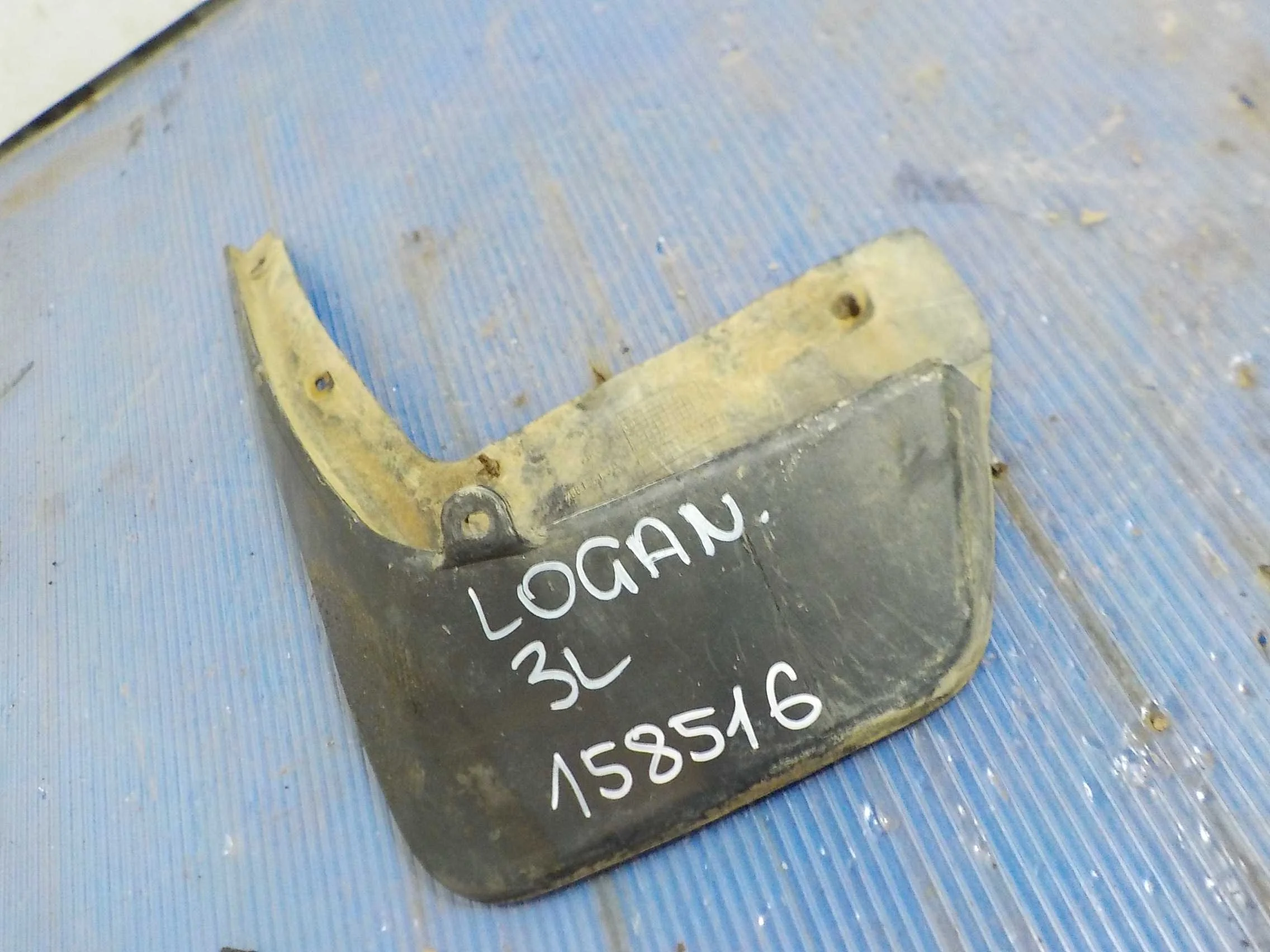 Брызговик Renault Logan I (2004—2009)