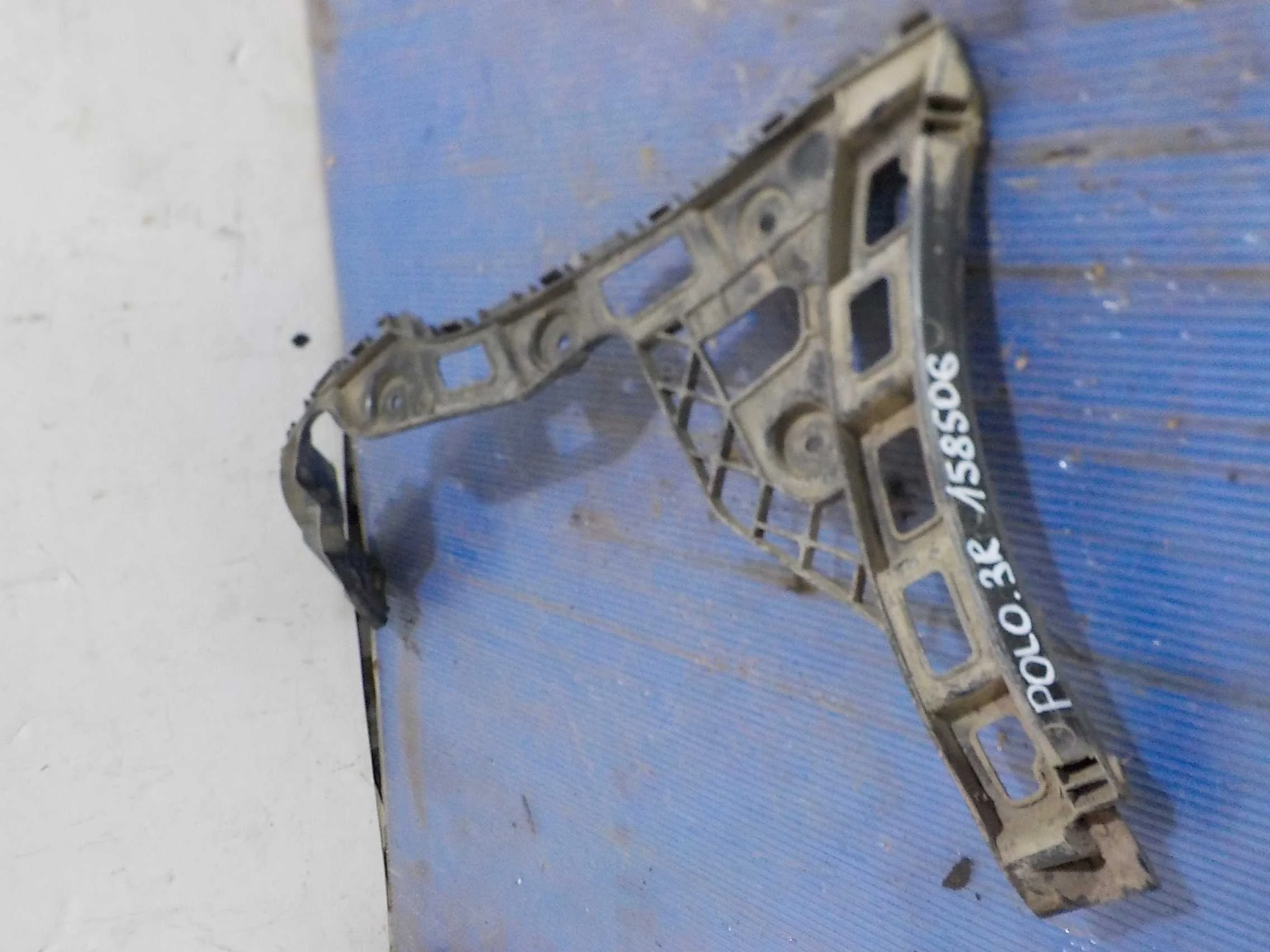 кронштейн бампера Volkswagen Polo V (2009—2015) Зад Право