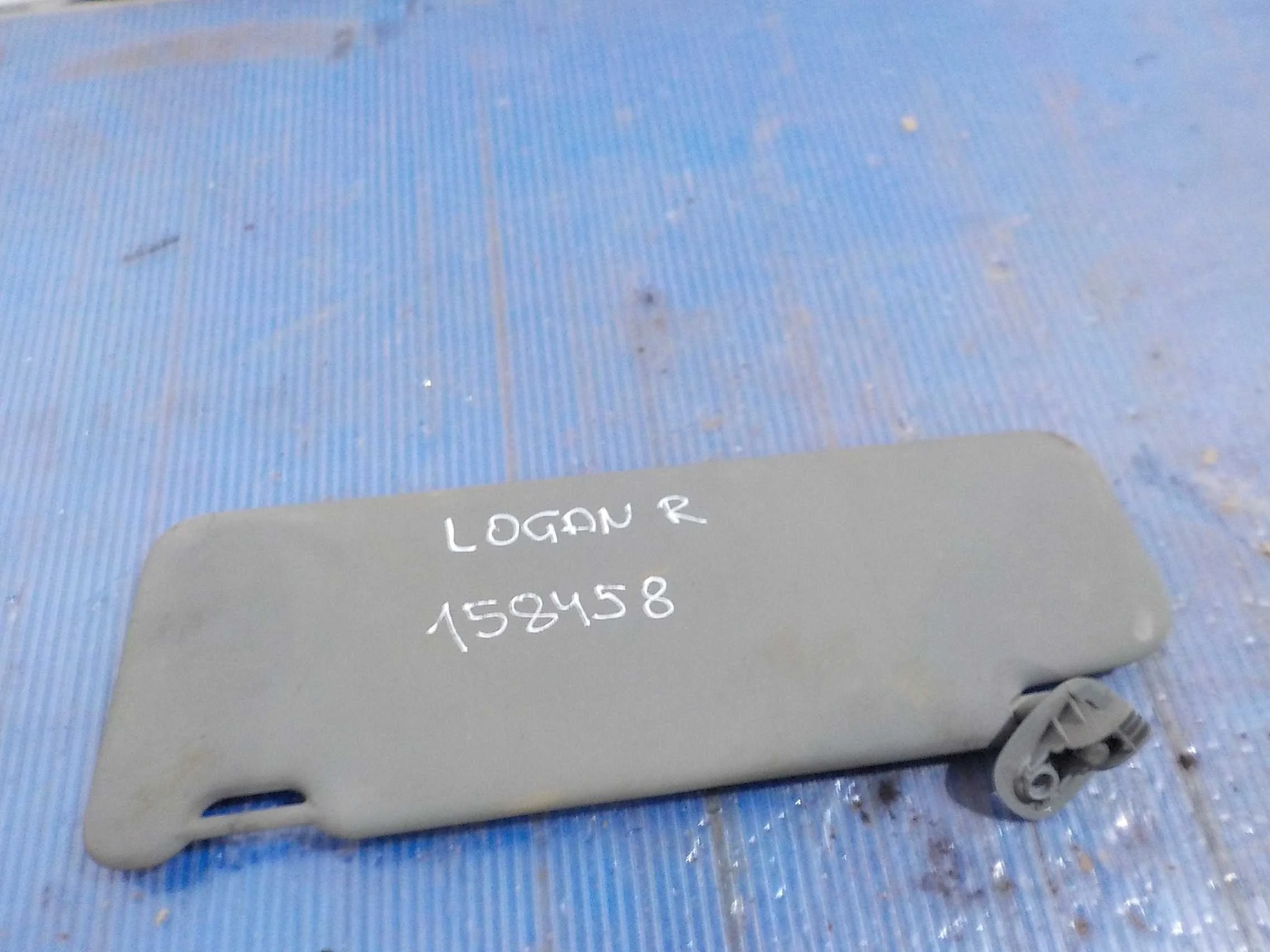 козырек Renault Logan I (2004—2009)  Право