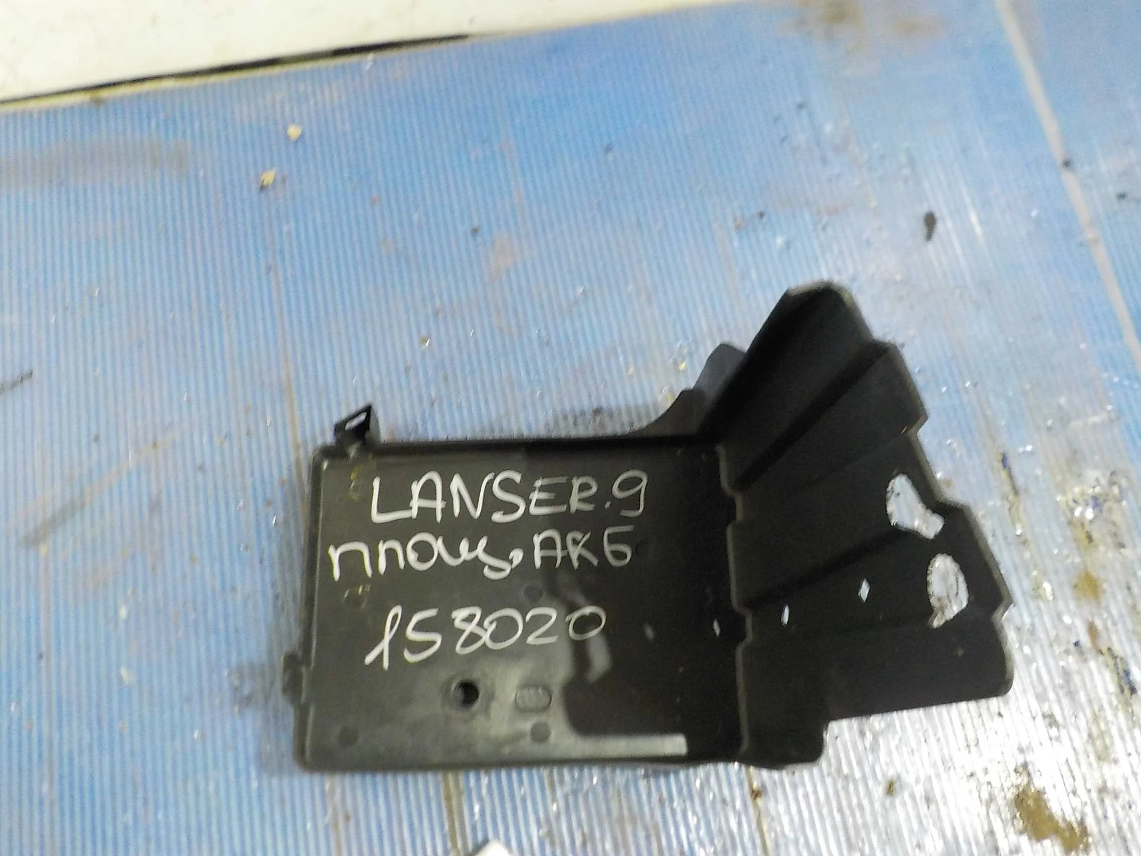 площадка под АКБ Mitsubishi Lancer IX рестайлинг (2005—2010)