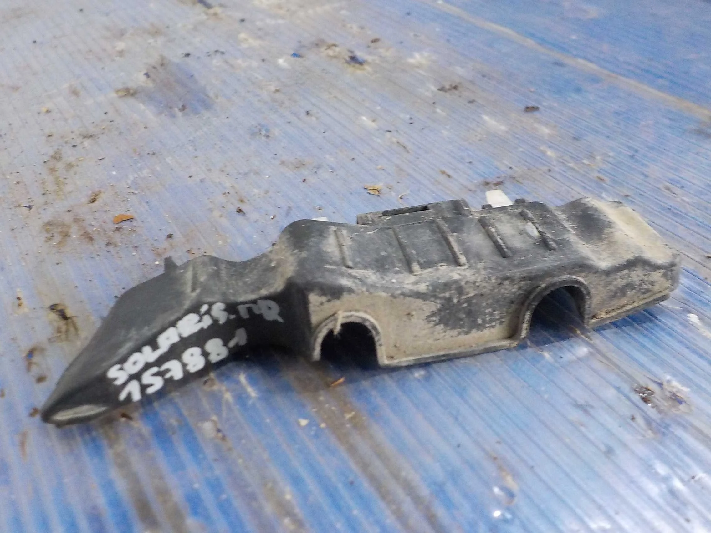 кронштейн бампера Hyundai Solaris I (2010—2014) Перед Право