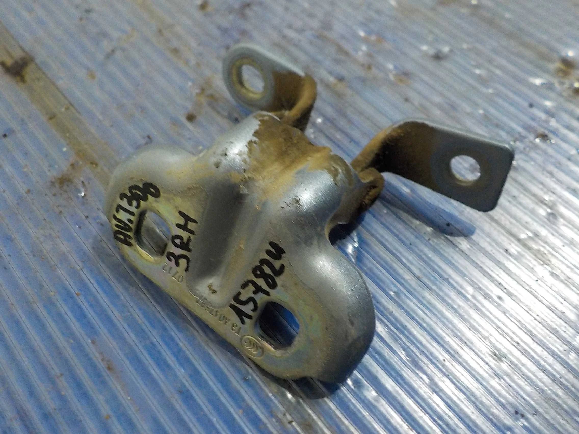 Петля двери Chevrolet Aveo II (2011—2020)