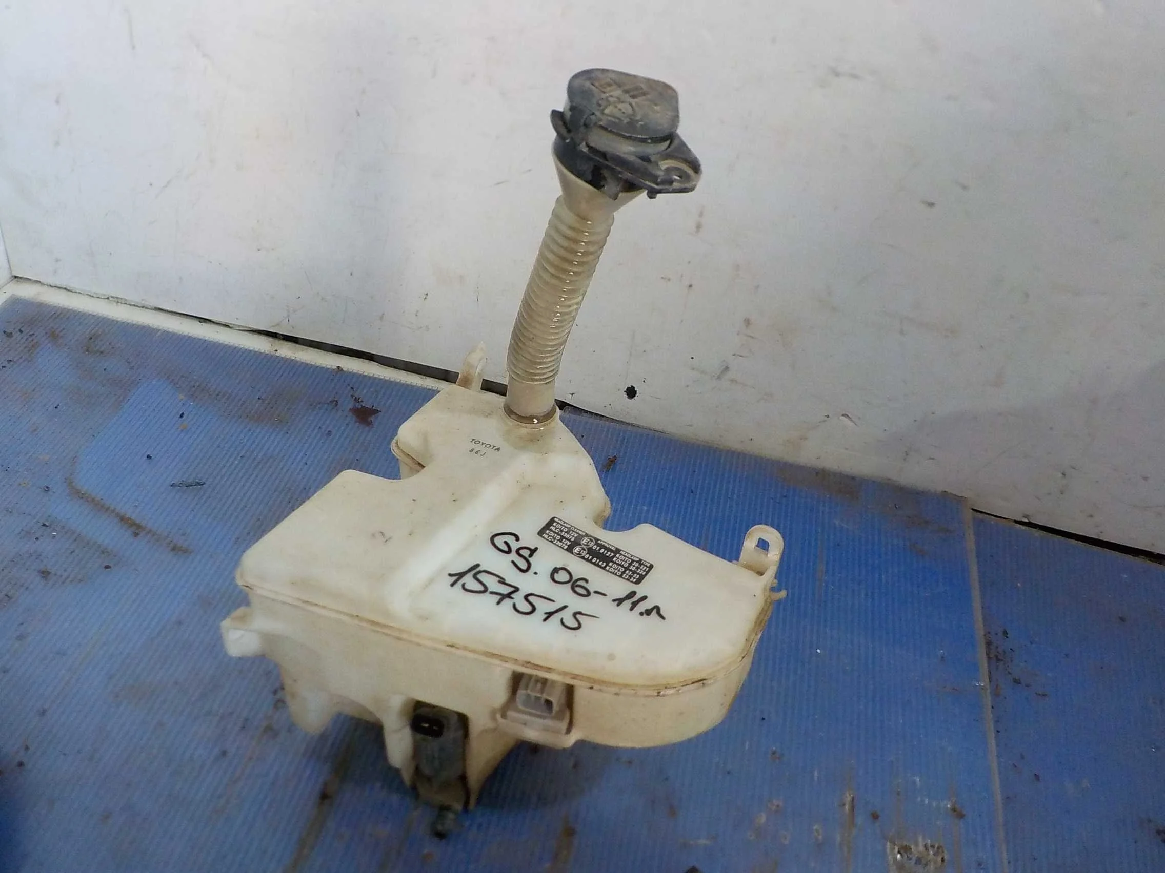 бачок стеклоомывателя Lexus IS II (2005—2008)