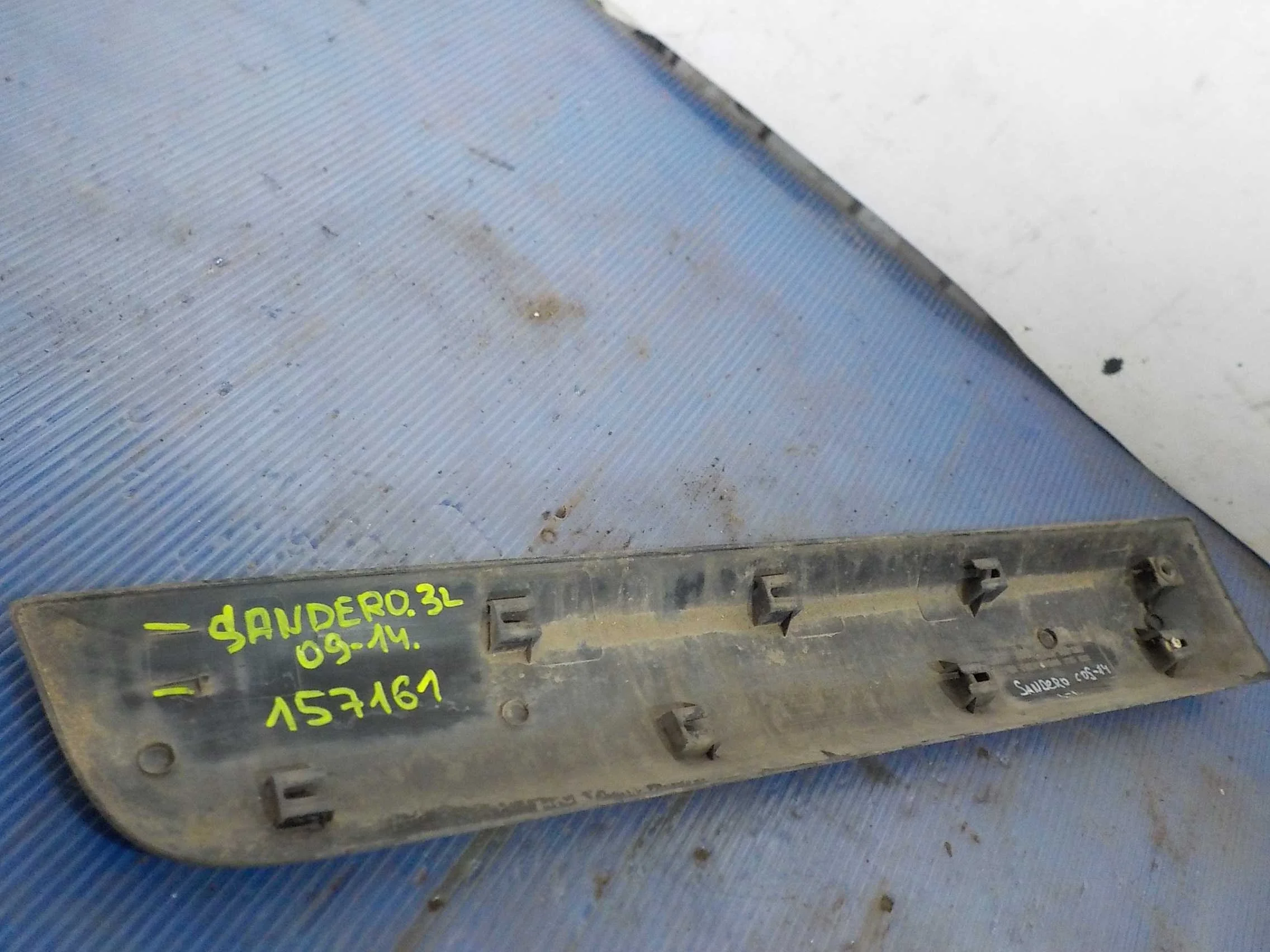 Накладка на дверь Renault Sandero I (2009—2014) Зад Лево