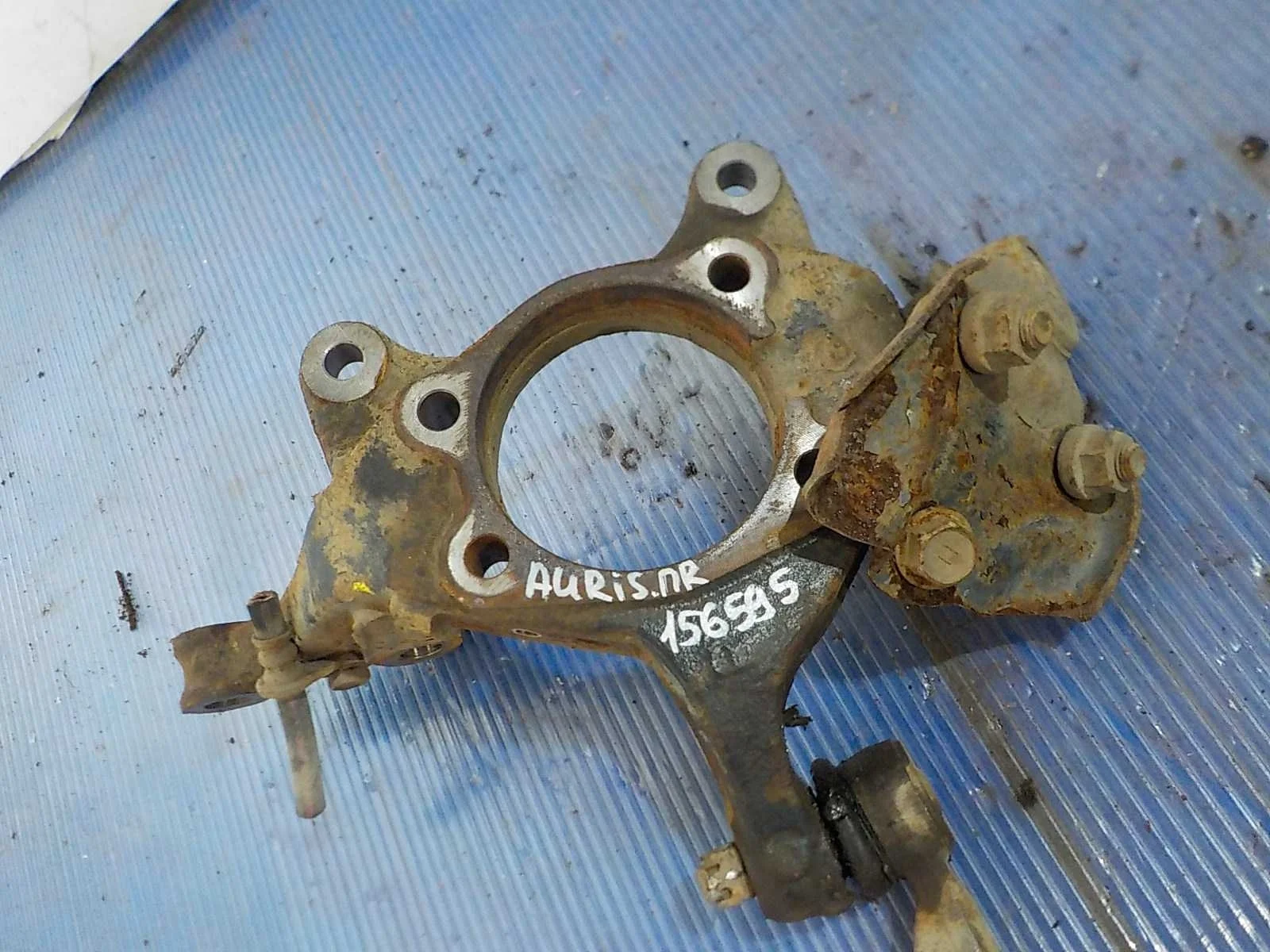 кулак поворотный Toyota Corolla X (2006—2010) Перед Право