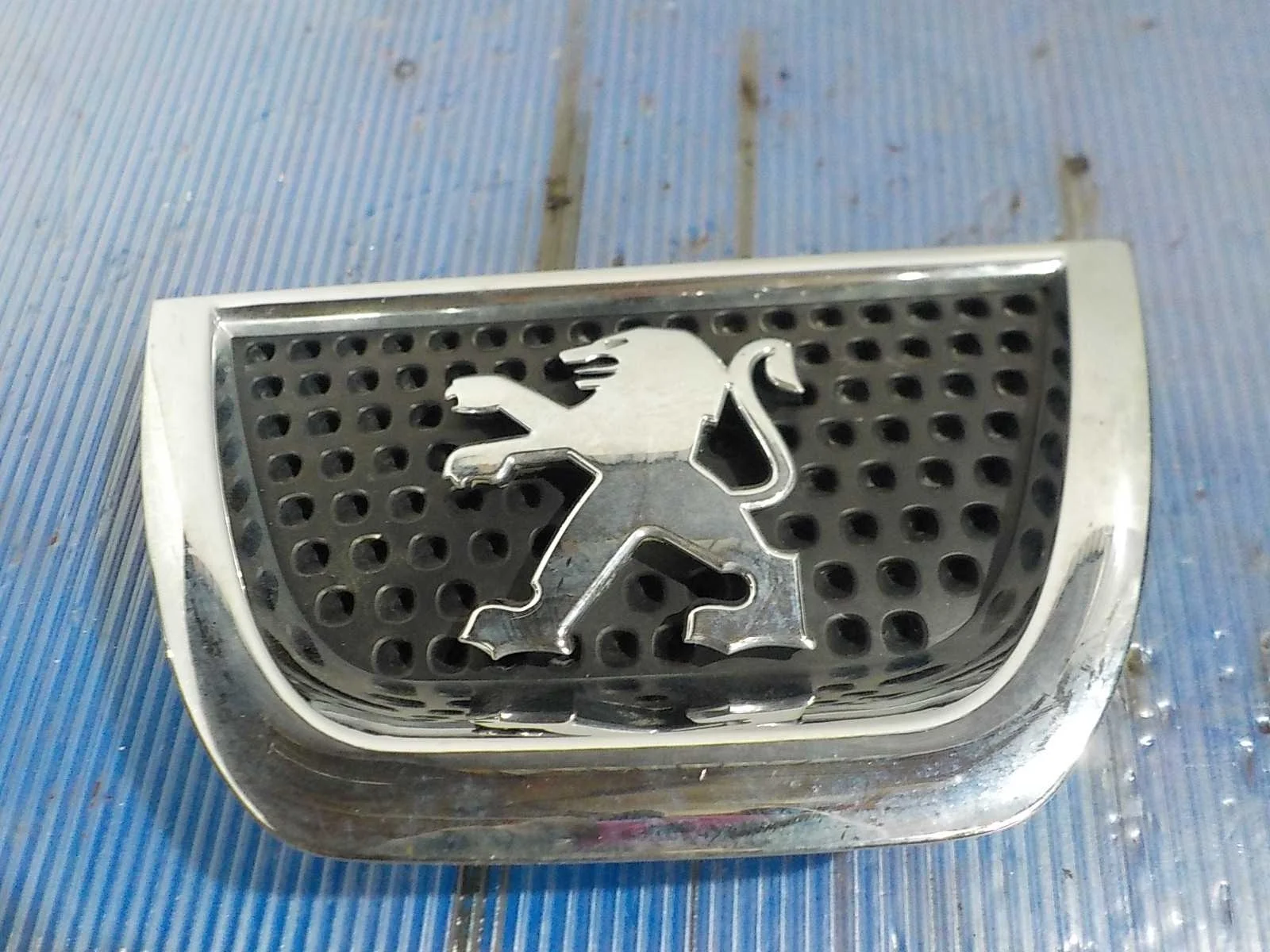 Эмблема Peugeot 3008 I (2009—2013)