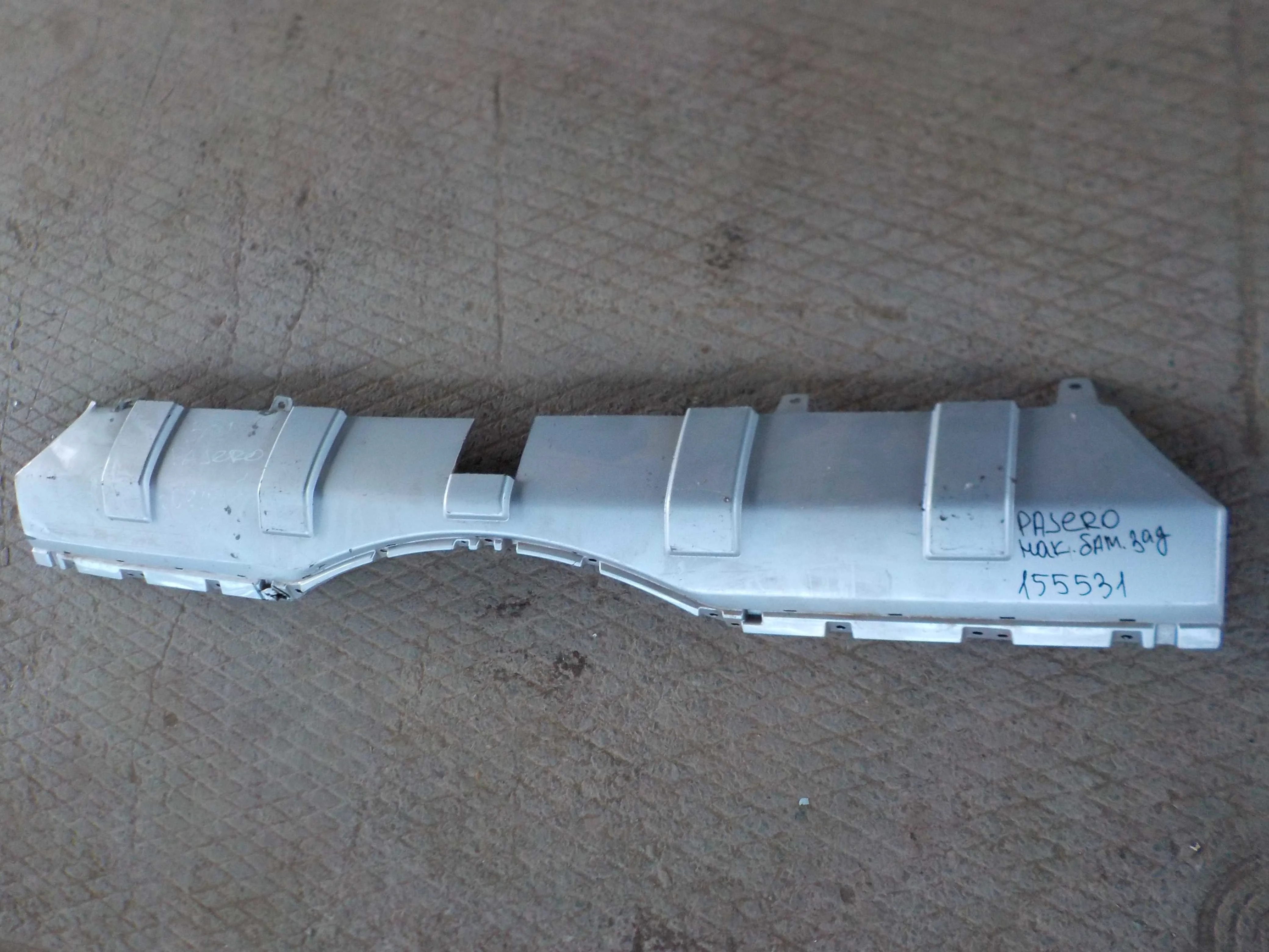 накладка на бампер Mitsubishi Montero IV (2006—2021) Зад