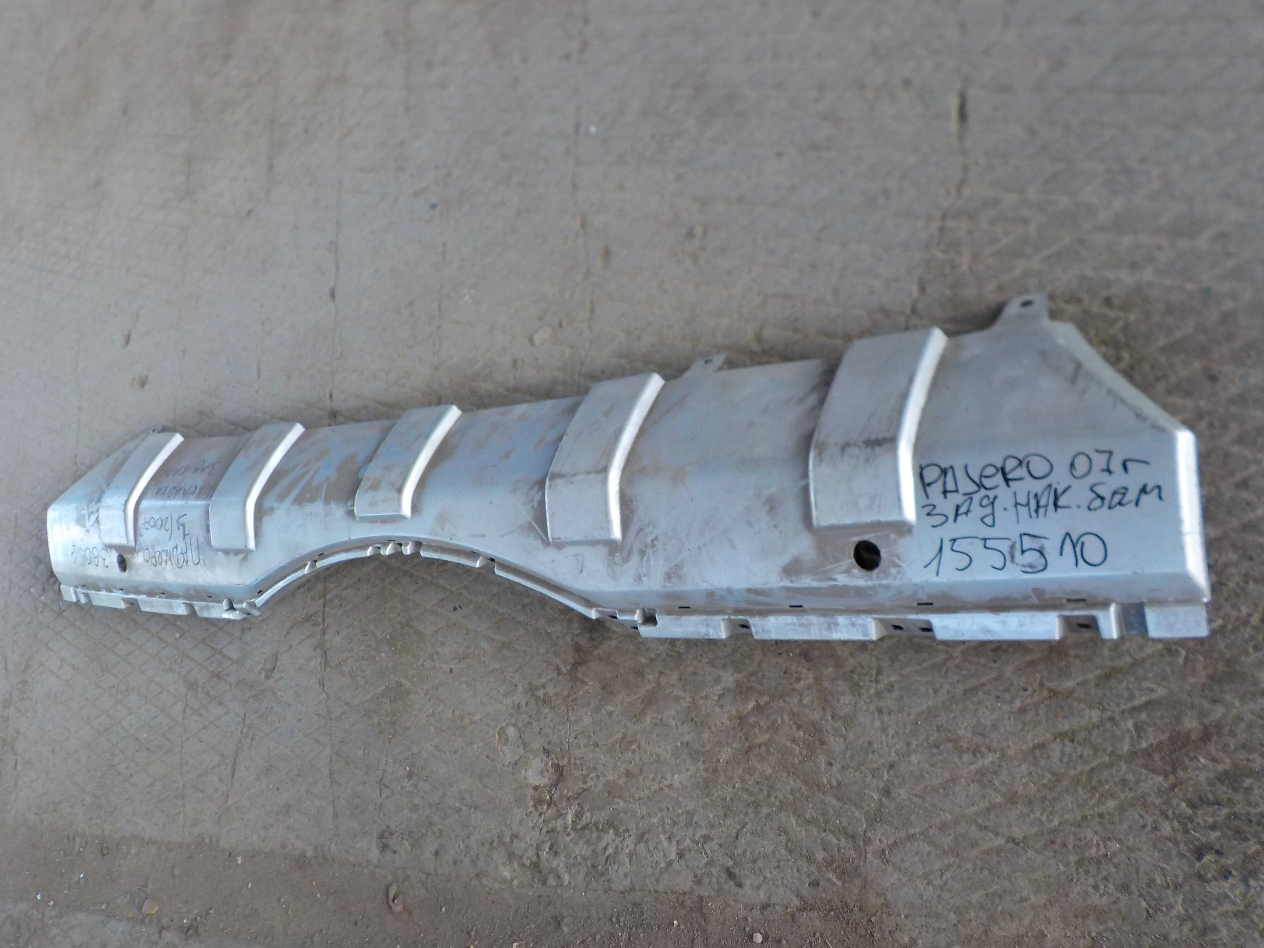 накладка на бампер Mitsubishi Montero IV (2006—2021) Зад