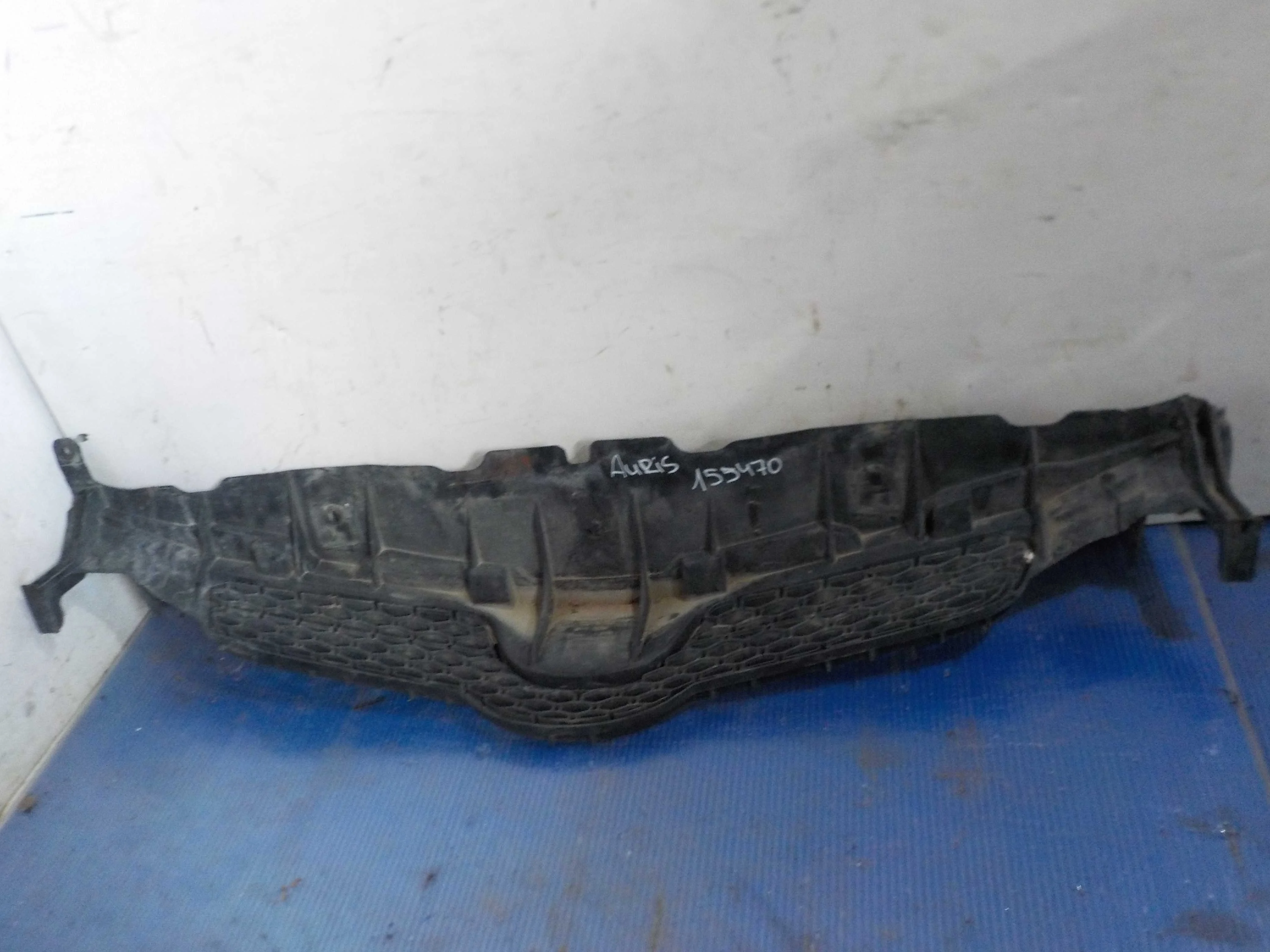 Решетка радиатора Toyota Auris E150 (2006—2010)