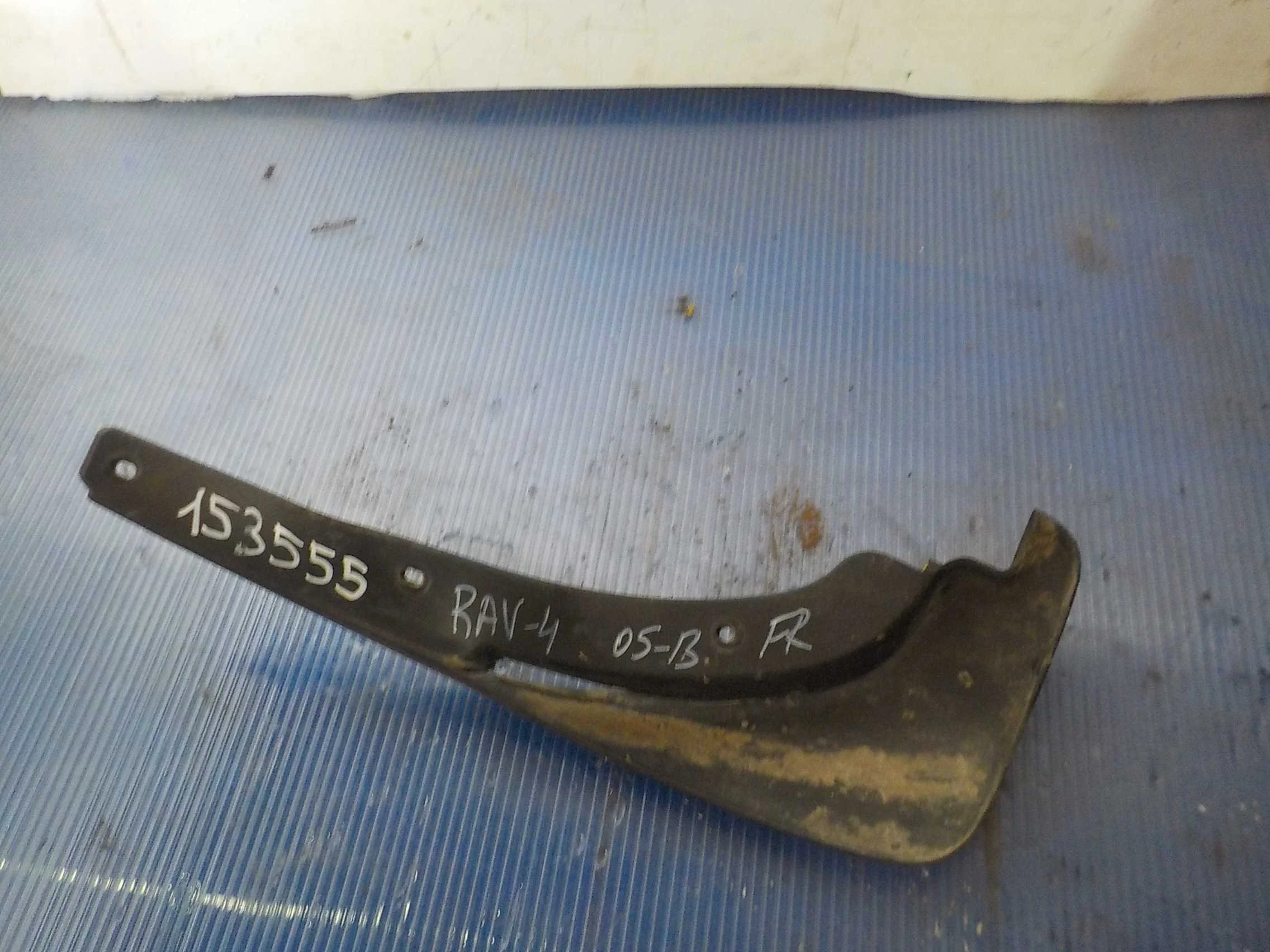 Брызговик Toyota RAV4 III (2005—2010) Перед Лево