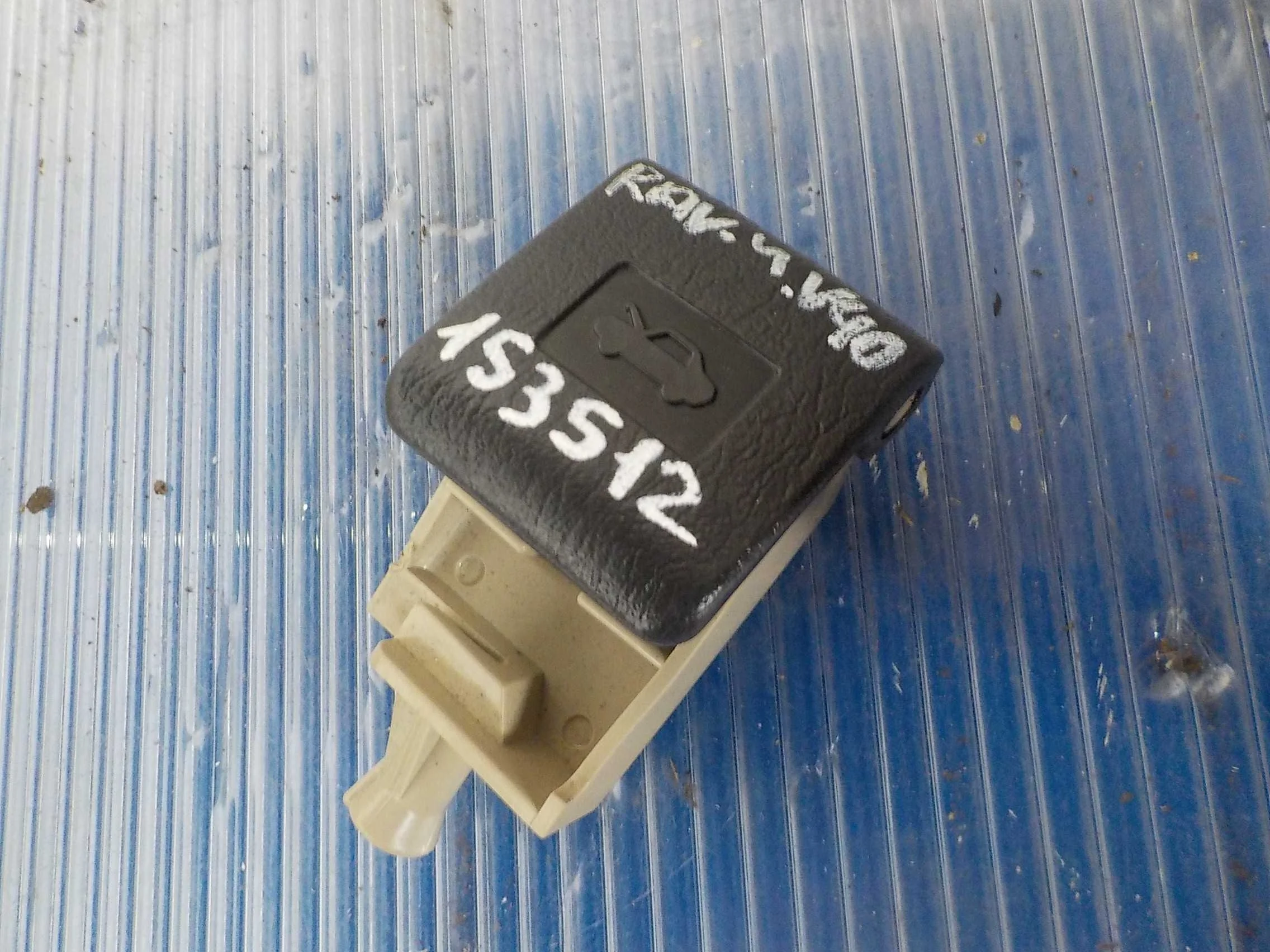 Ручка открывания капота Toyota Corolla X (2006—2010)