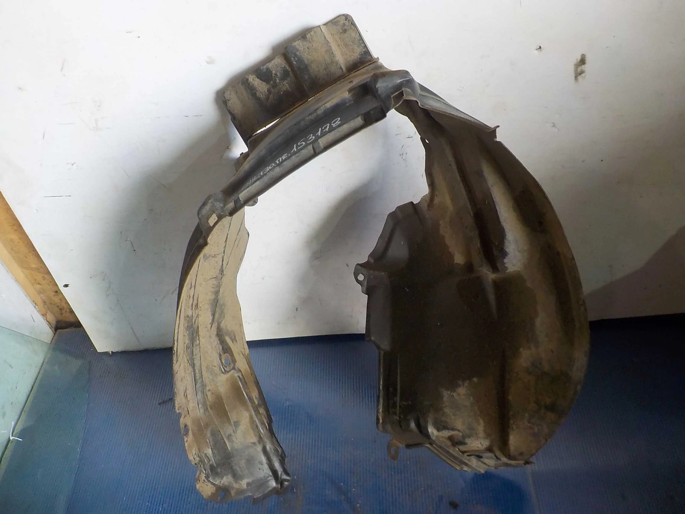 Подкрылок Nissan X-Trail I (2000—2007) Перед Право