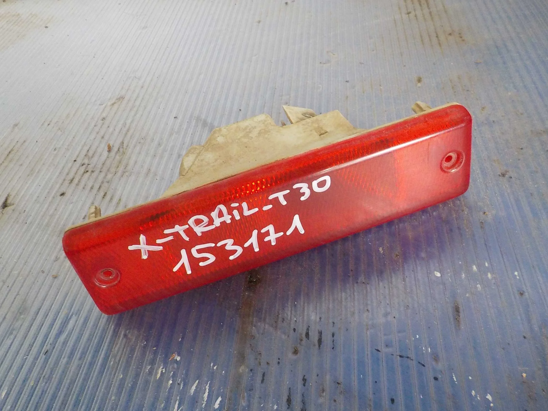 Фонарь задний противотуманный Nissan X-Trail I (2000—2007) Зад