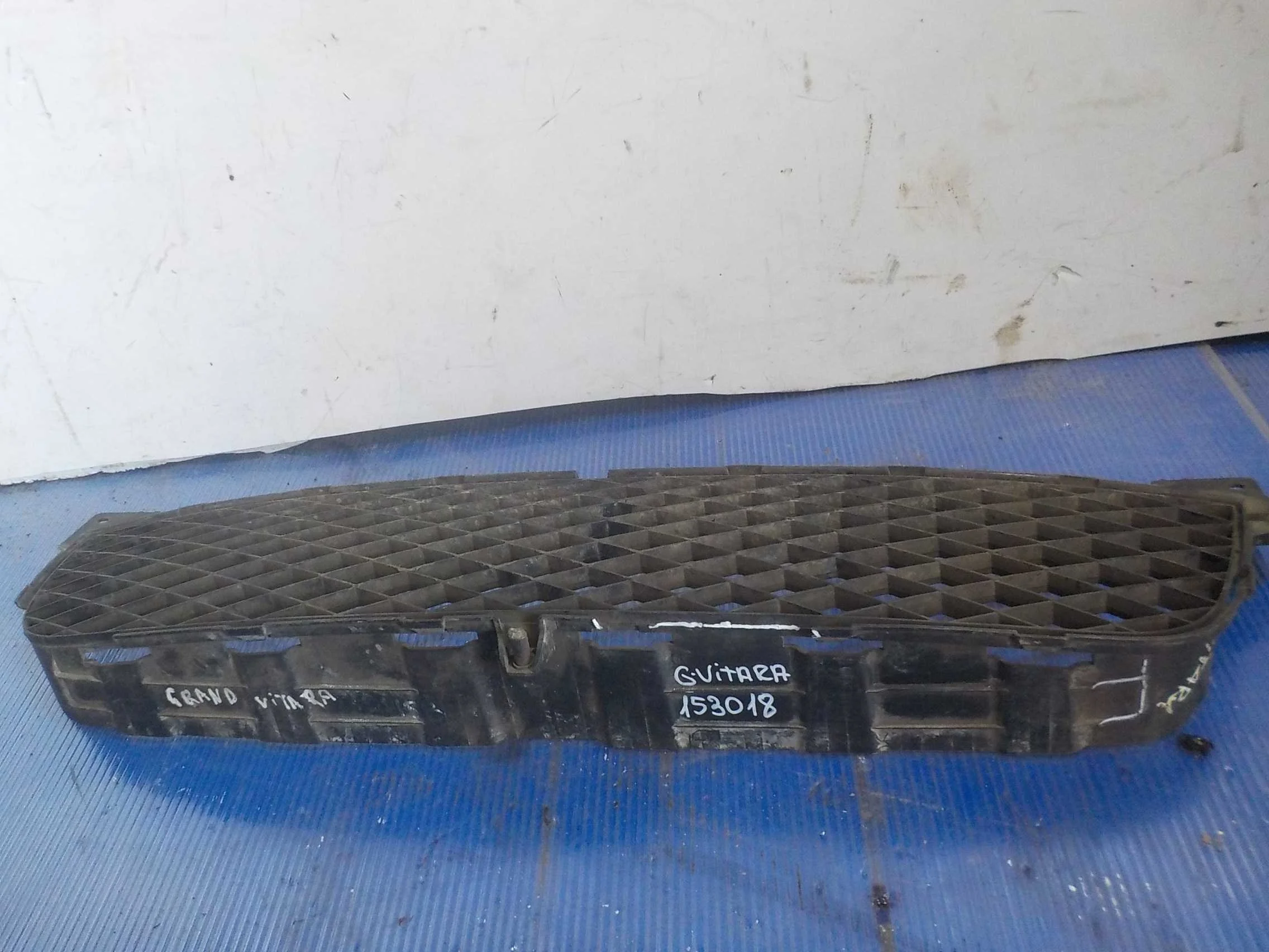 решетка бампера Suzuki Grand Vitara II (2005—2008)