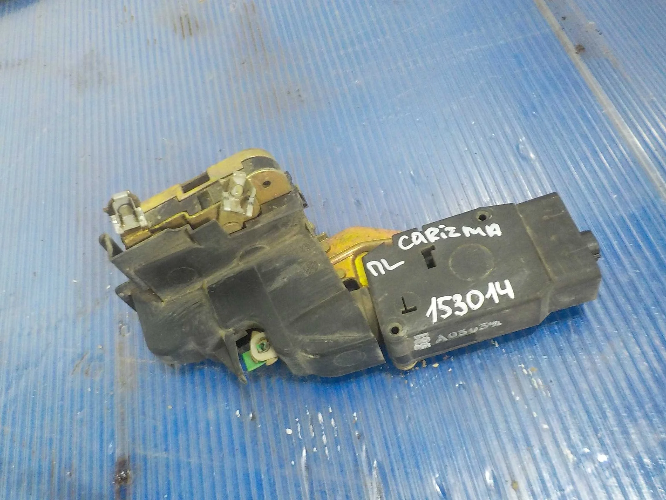 Замок двери Mitsubishi Carisma I (1995—1999) Перед Лево