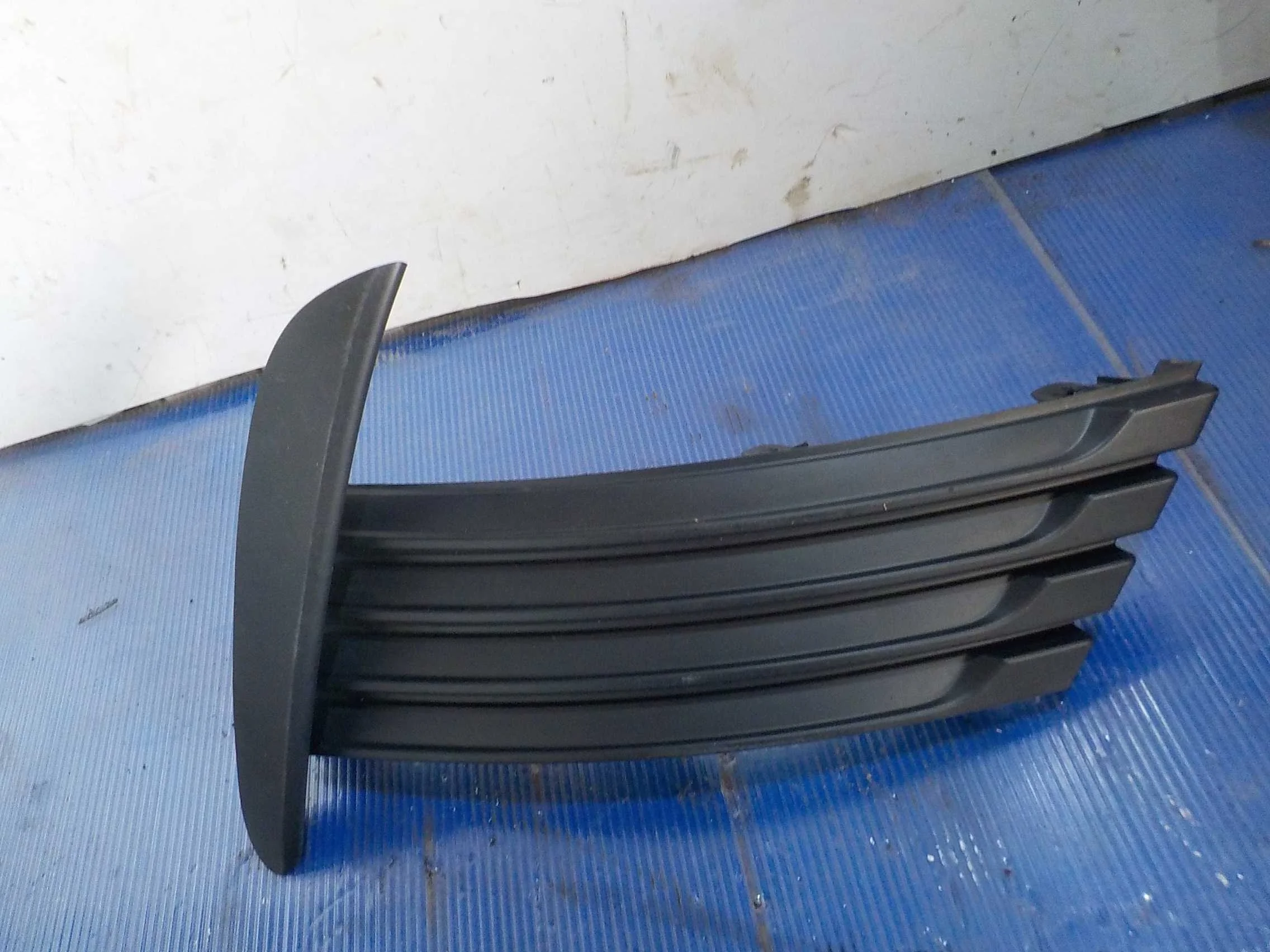 накладка на бампер Toyota Corolla XI рестайлинг (2015—2019) Перед Право