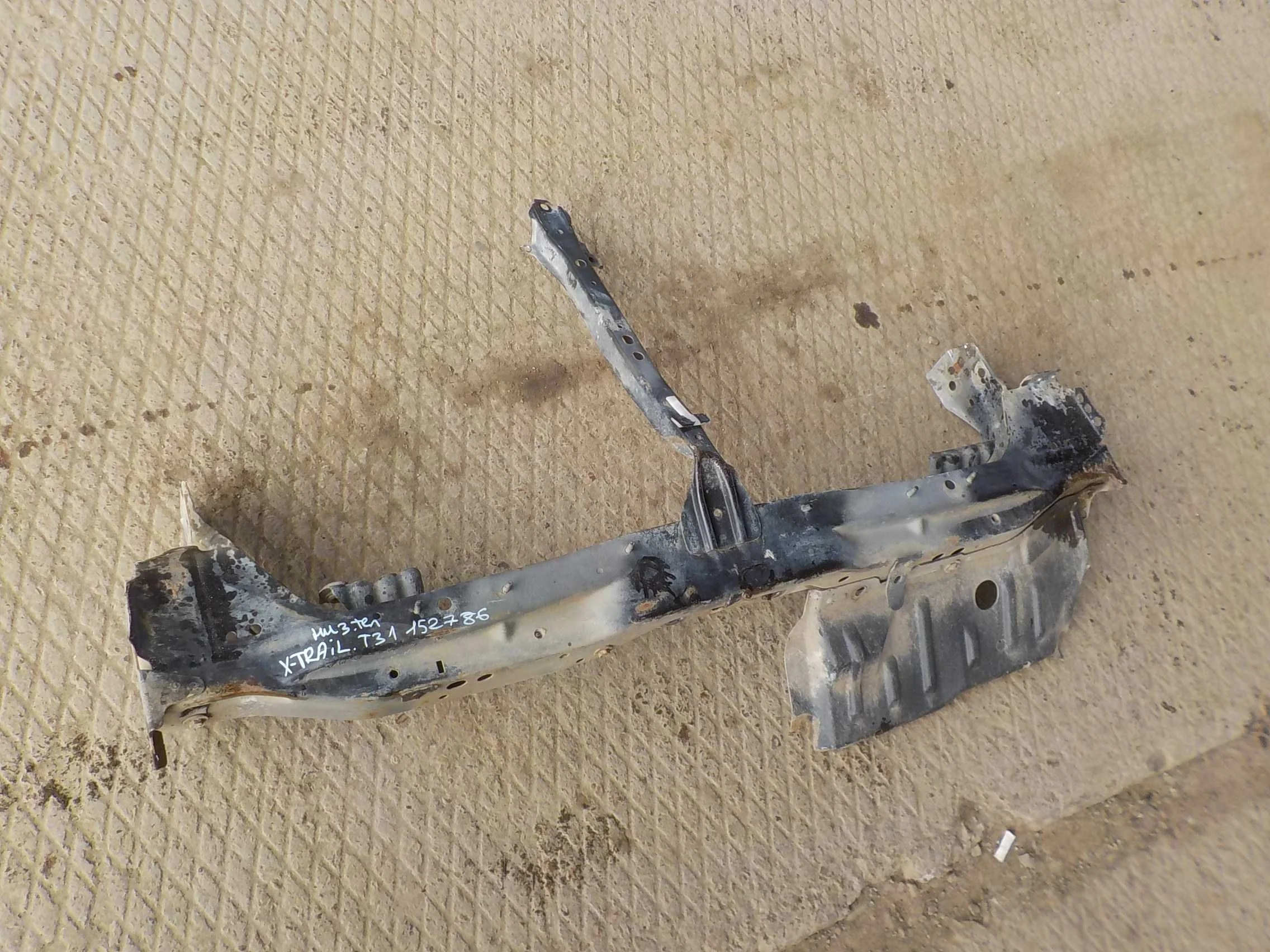 Телевизор Nissan X-Trail I (2000—2007)