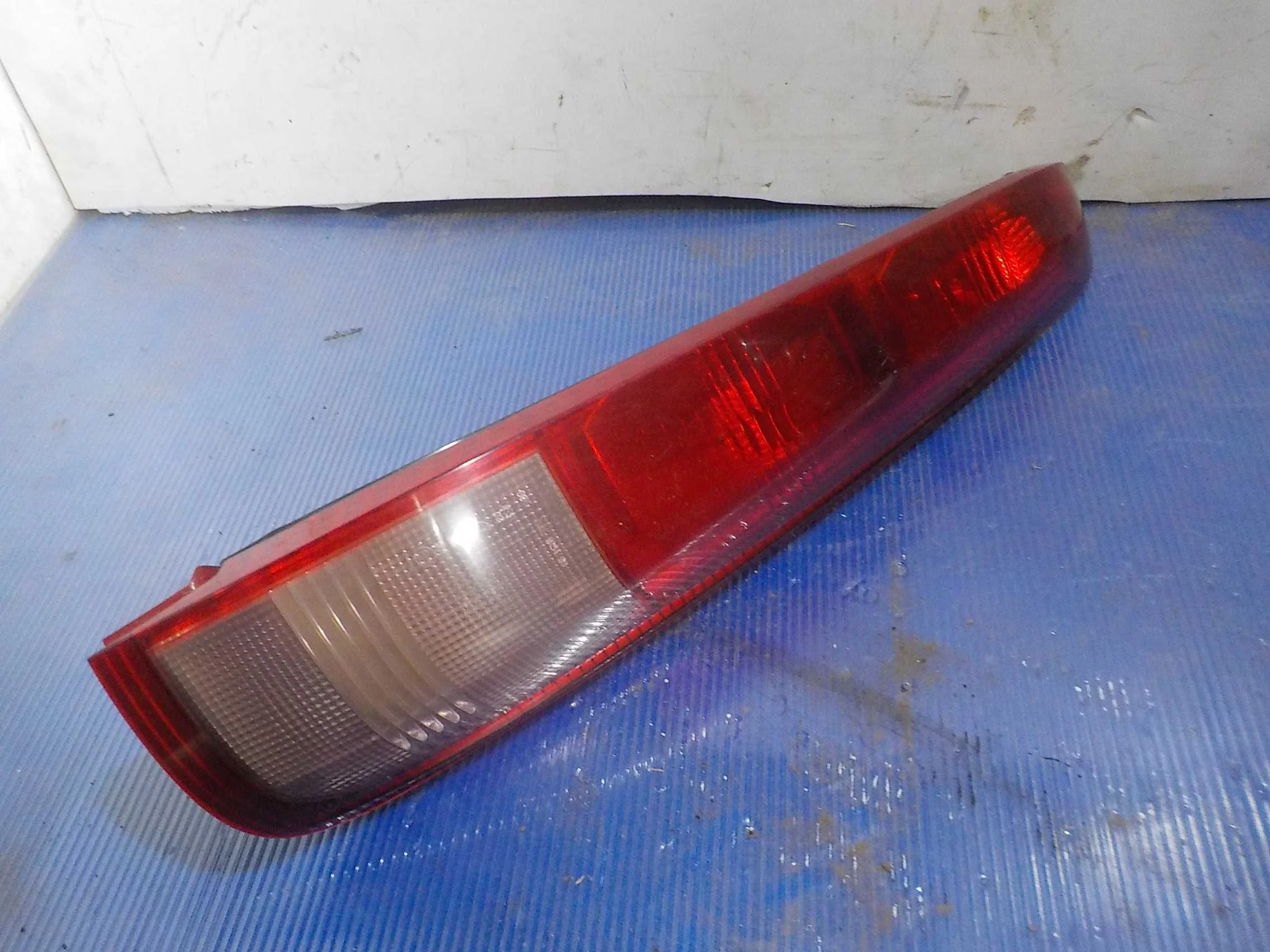 Фонарь Nissan X-Trail I (2000—2007) Зад Право