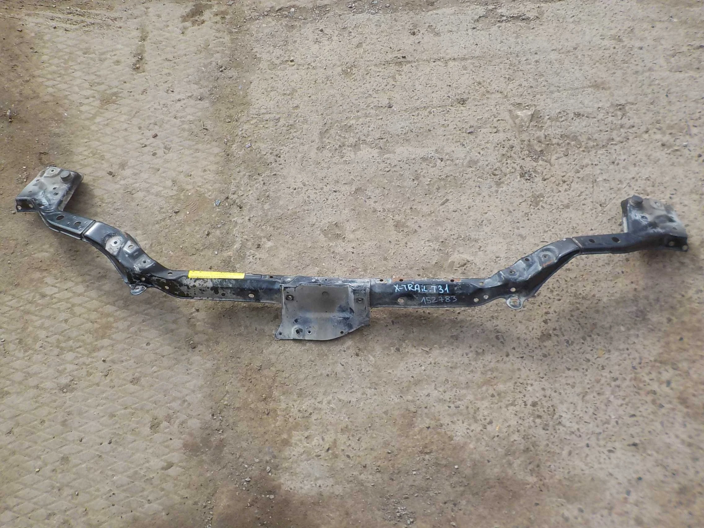 Телевизор Nissan X-Trail I (2000—2007)