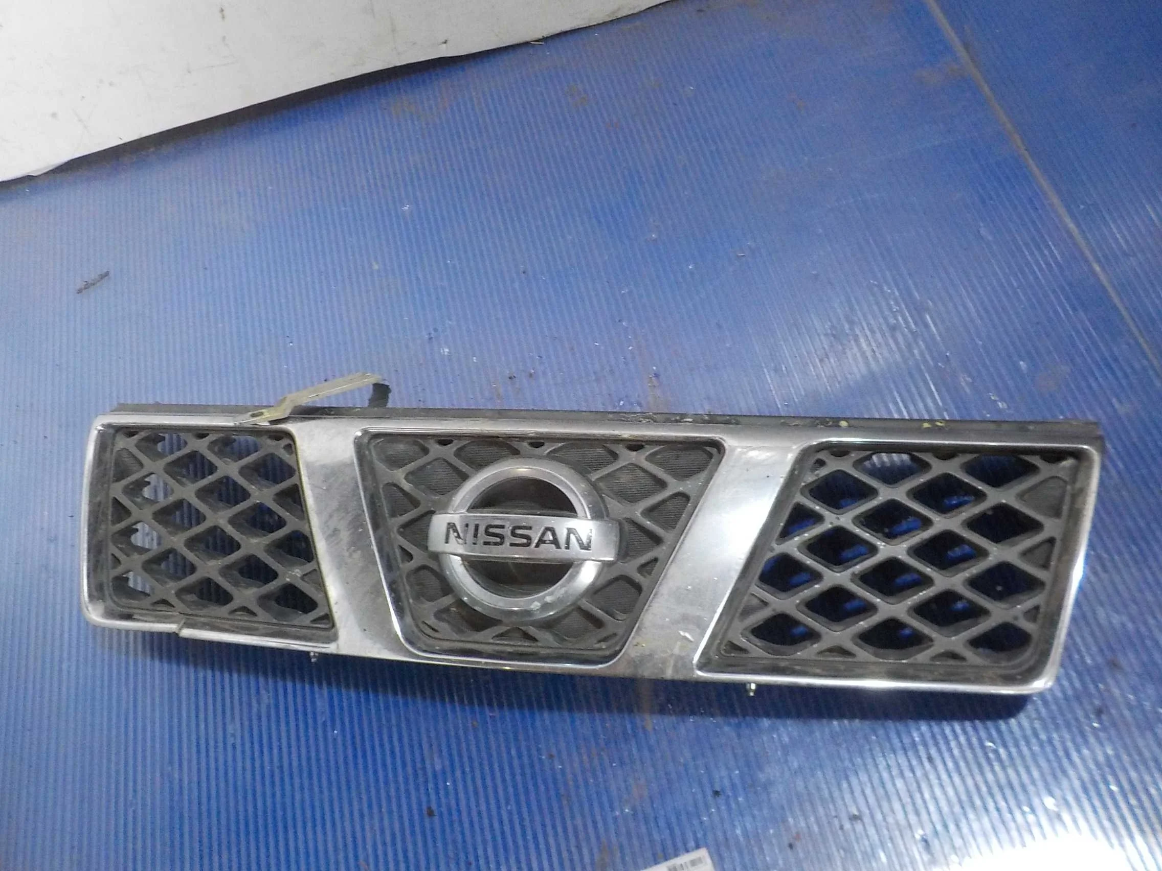 Решетка радиатора Nissan X-Trail I (2000—2007)