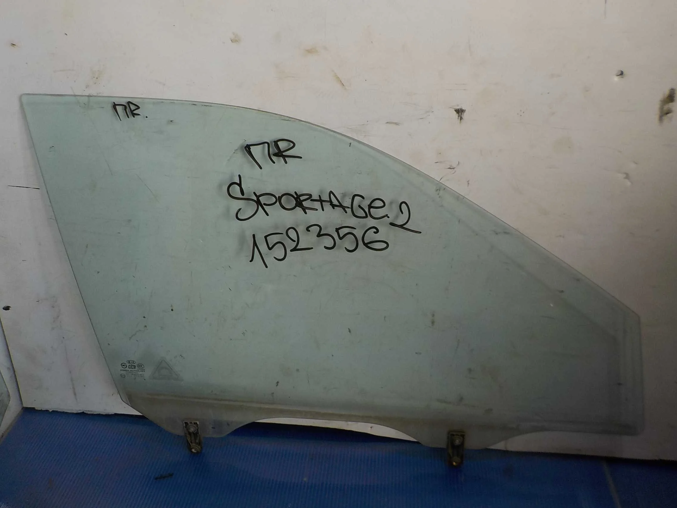 стекло Kia Sportage II (2004—2008) Перед Право